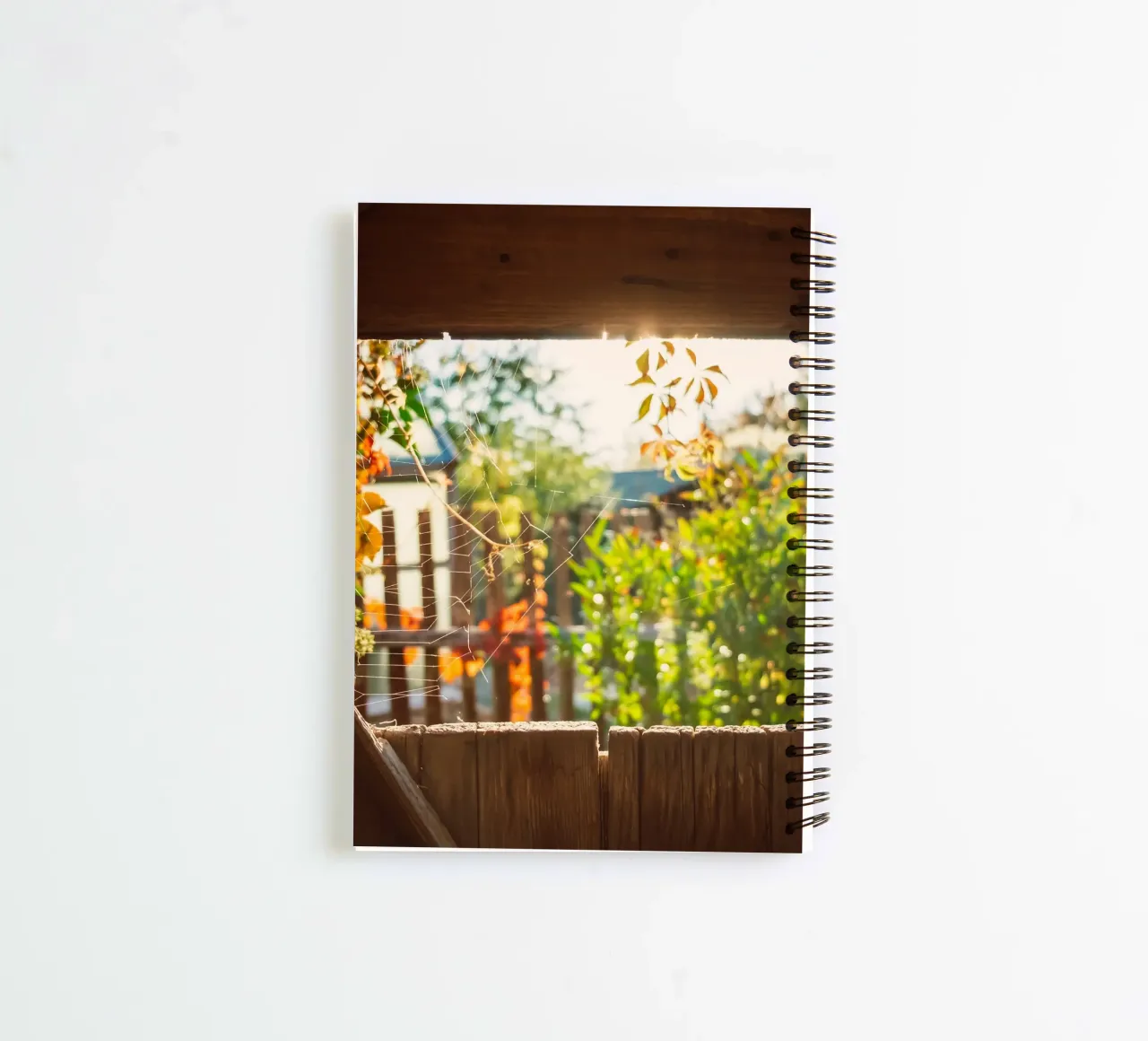 Vue sur l'automne doré à travers une toile d'araignée carnet à spirale de Natur Wandbild — Orte für die Seele