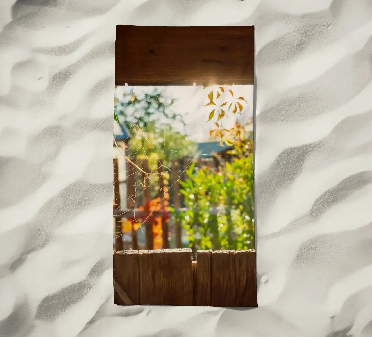 Vue sur l'automne doré à travers une toile d'araignée serviette de plage de Natur Wandbild — Orte für die Seele