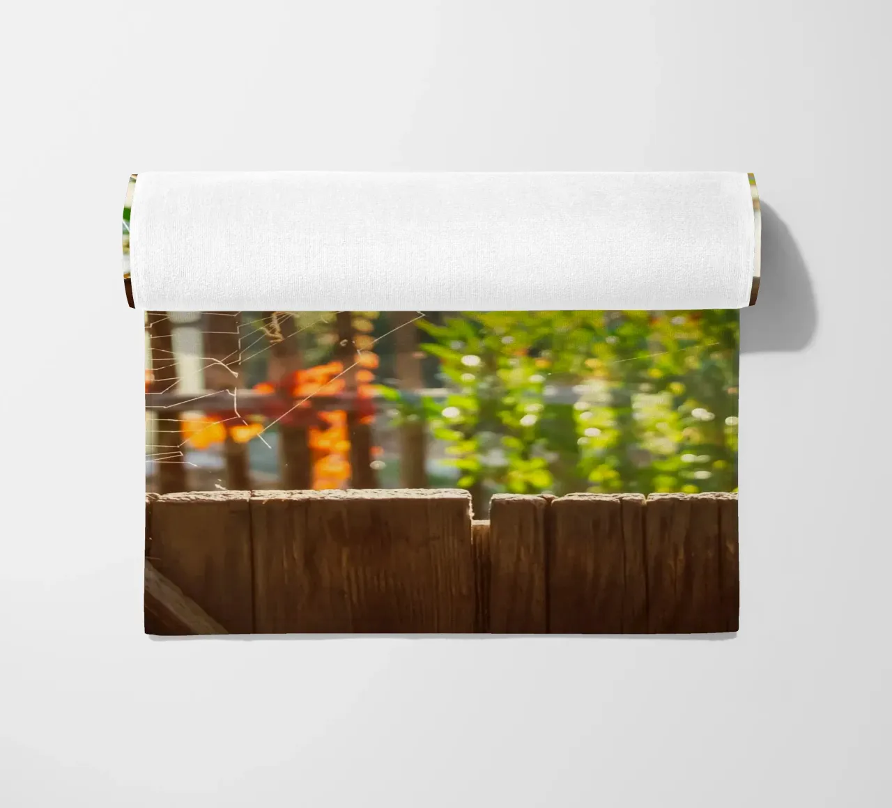 Vue sur l'automne doré à travers une toile d'araignée serviette de plage de Natur Wandbild — Orte für die Seele