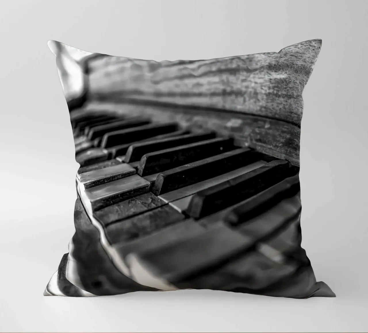 Vecchio pianoforte in bianco e nero cuscino da anderm