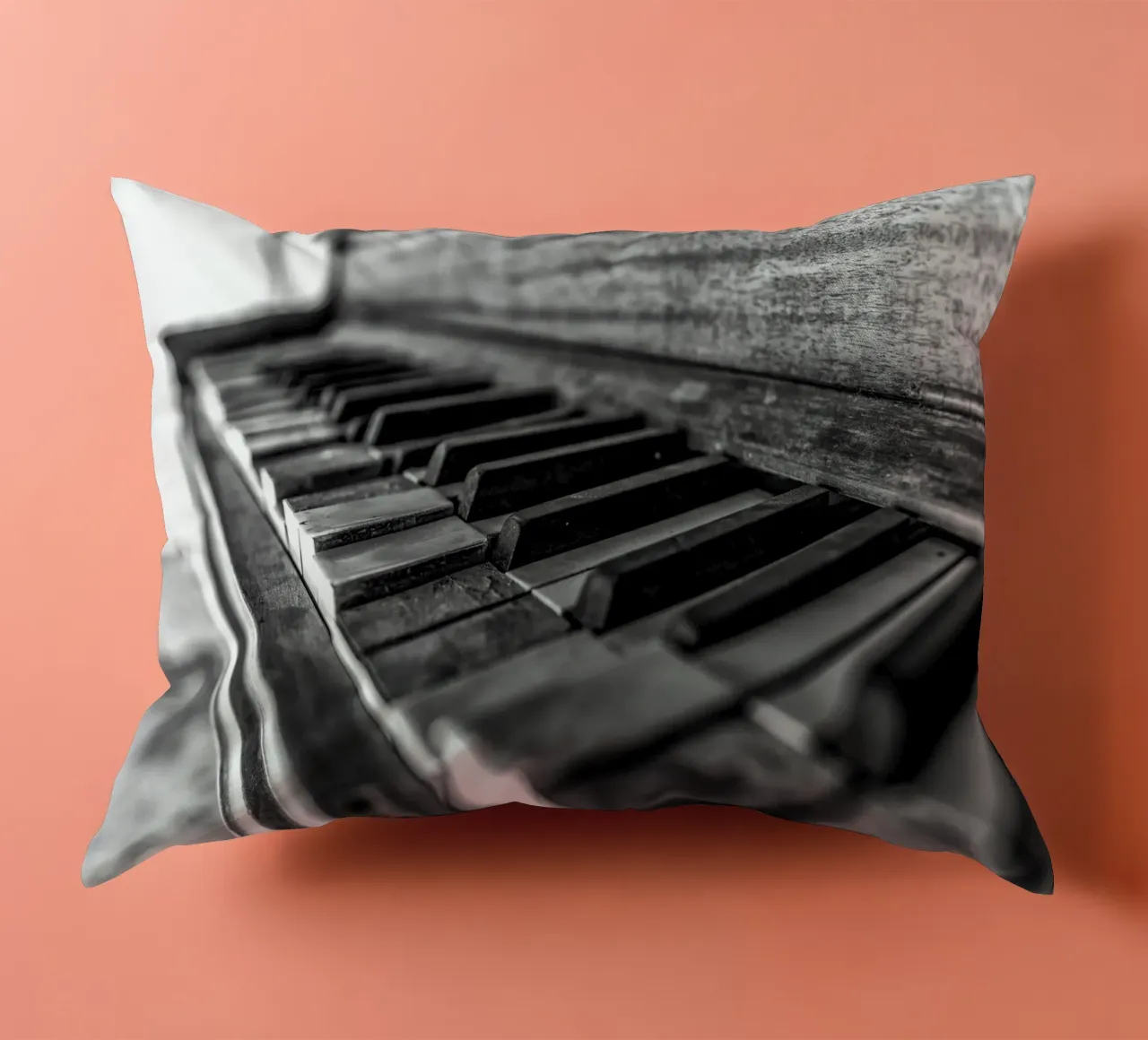 Vecchio pianoforte in bianco e nero cuscino da anderm