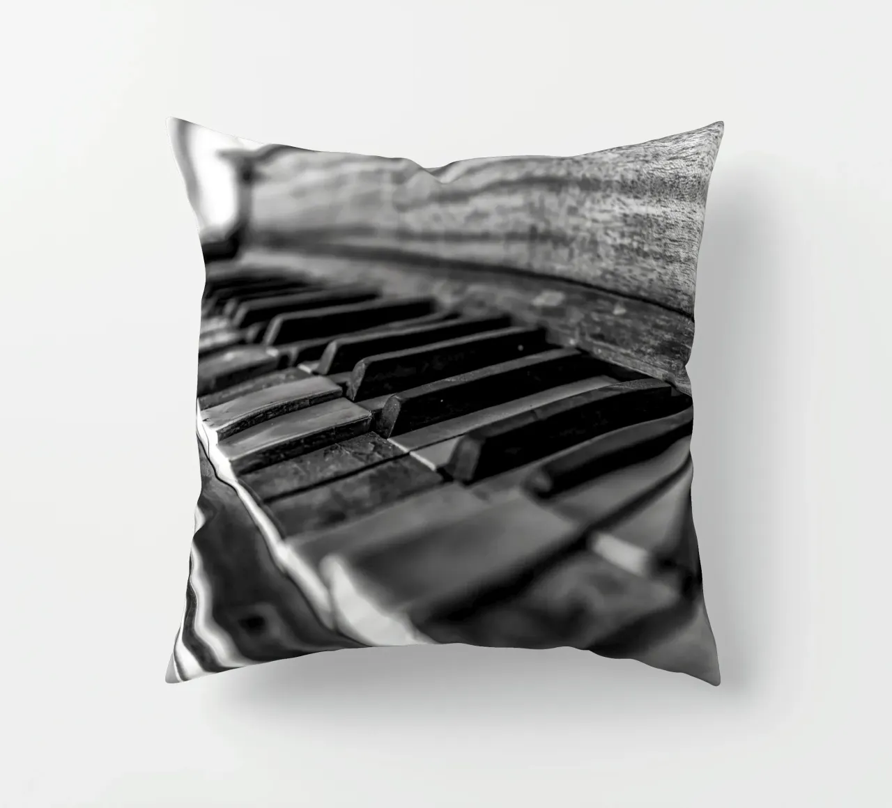 Vecchio pianoforte in bianco e nero cuscino da anderm
