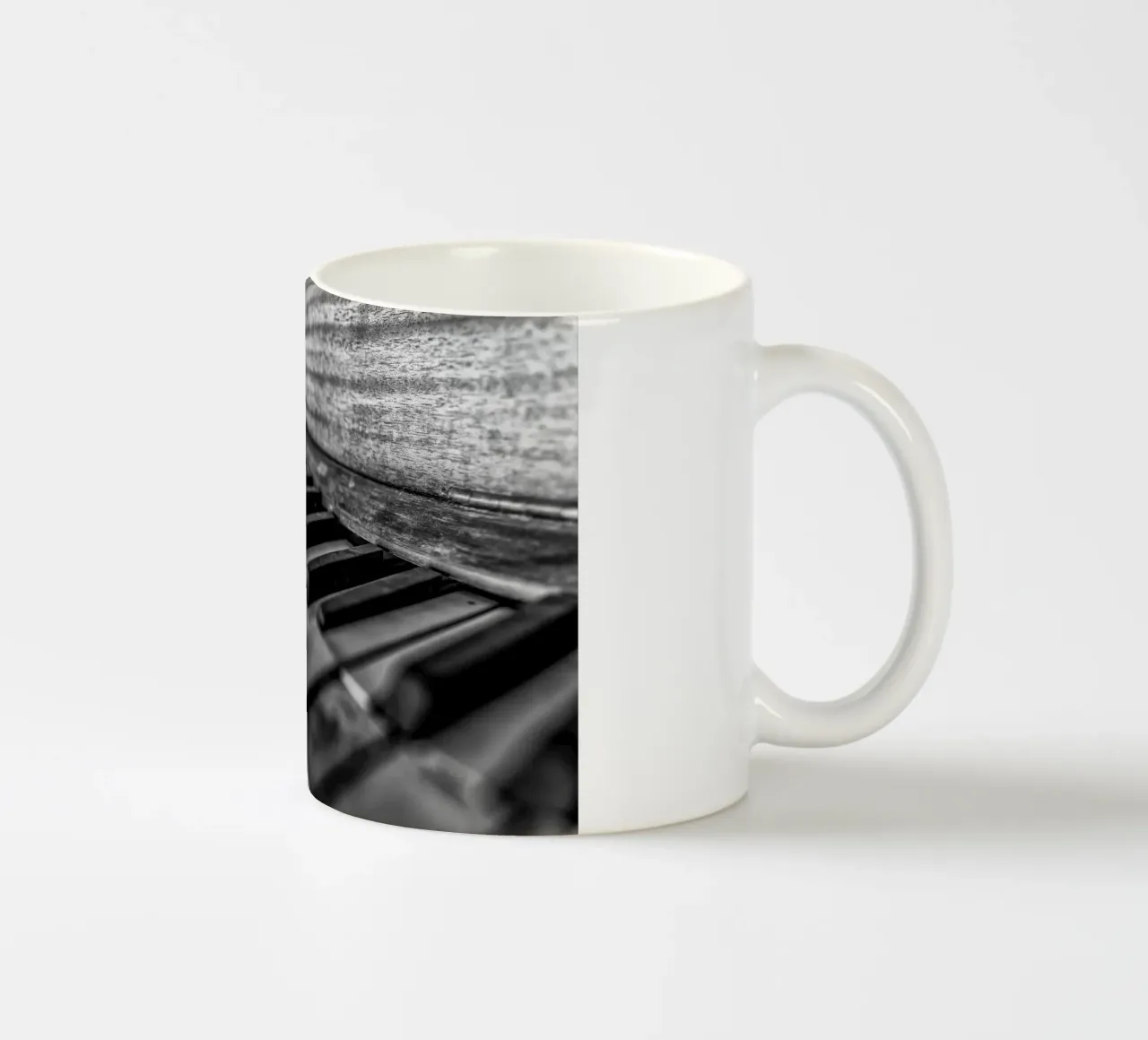 Vecchio pianoforte in bianco e nero tazza in ceramica da anderm