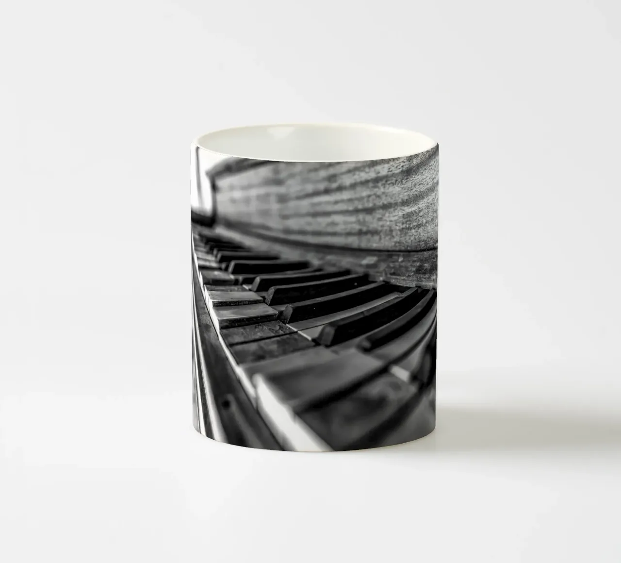 Vecchio pianoforte in bianco e nero tazza in ceramica da anderm