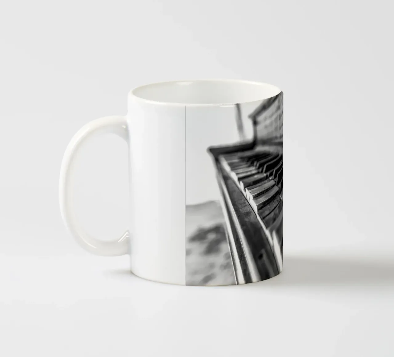 Vecchio pianoforte in bianco e nero tazza in ceramica da anderm