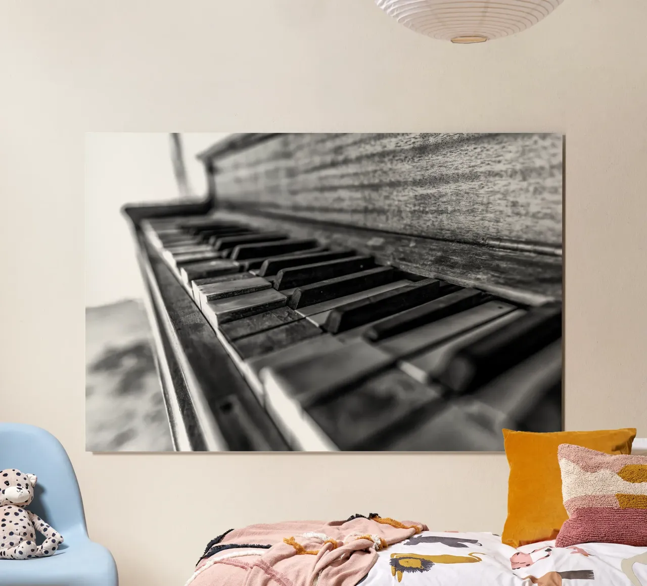Vecchio pianoforte in bianco e nero poster con telaio in plastica da anderm