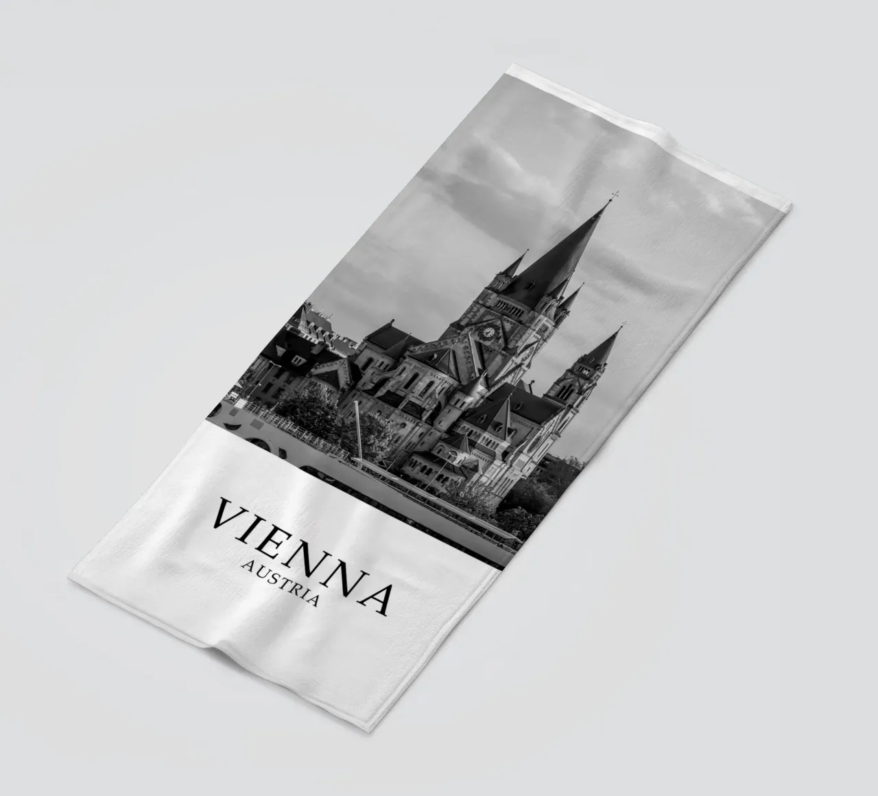 Vienna Austria Architettura Scena in scala di grigi telo mare da Charnwood Prints