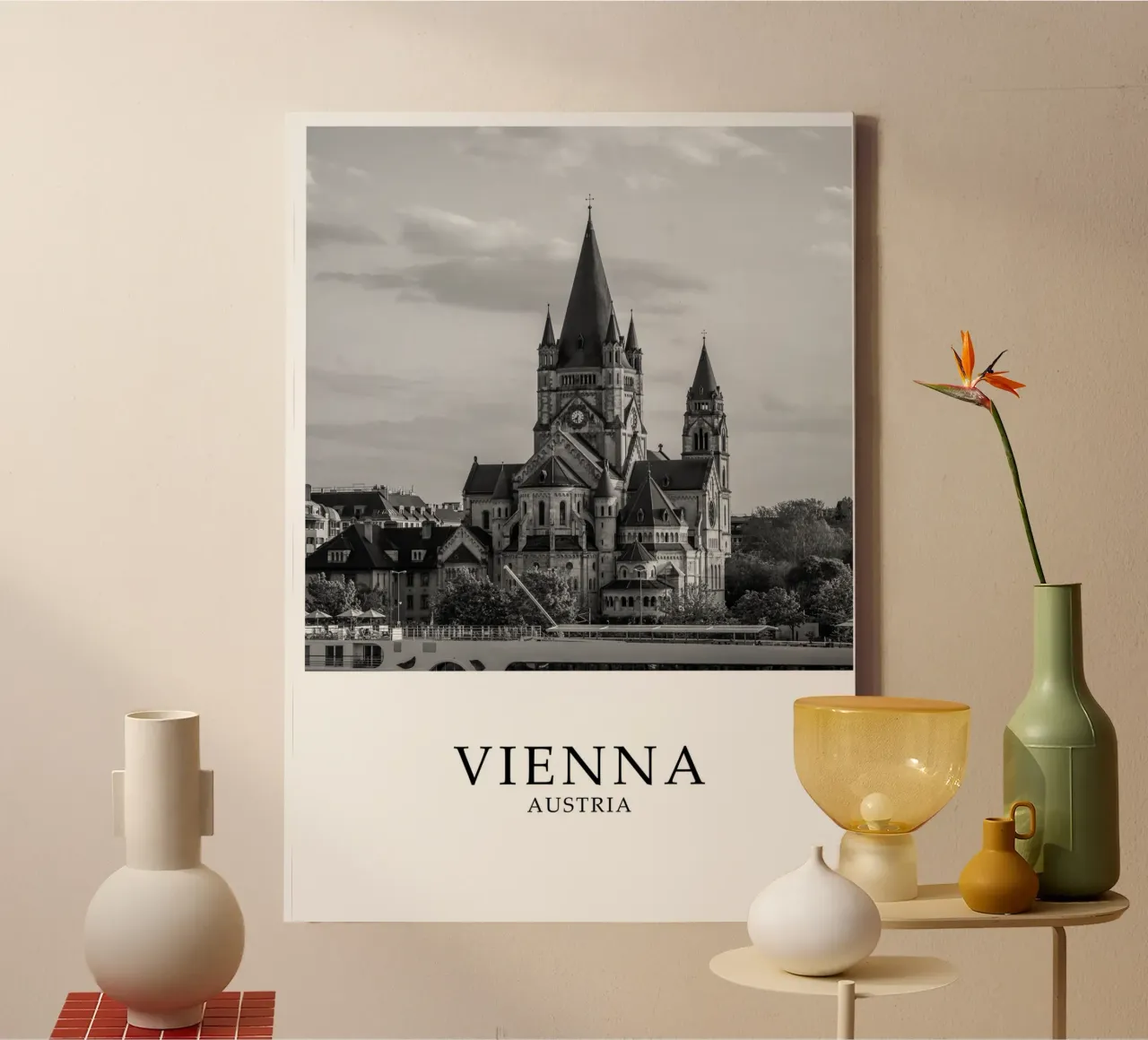 Vienna Austria Architettura Scena in scala di grigi tela con Cornice a cassetta da Charnwood Prints