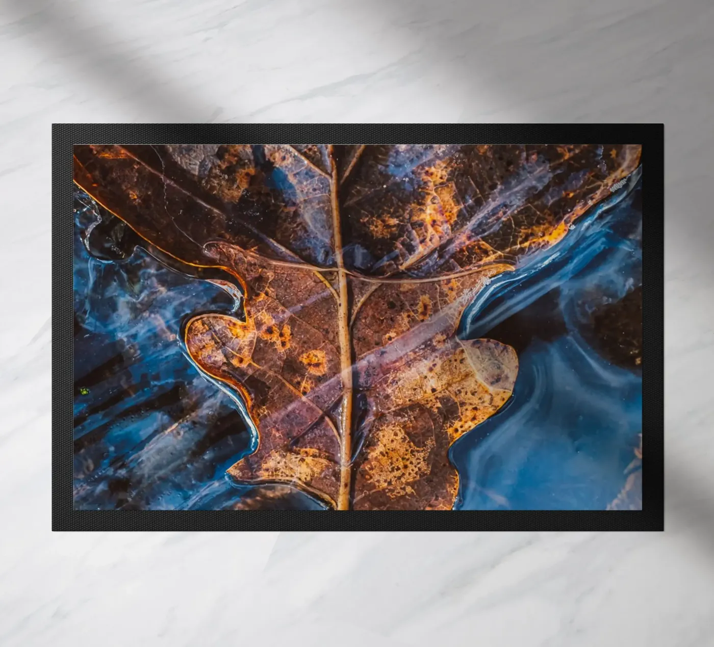 Frozen oak leaf doormat by Natur Wandbild — Orte für die Seele