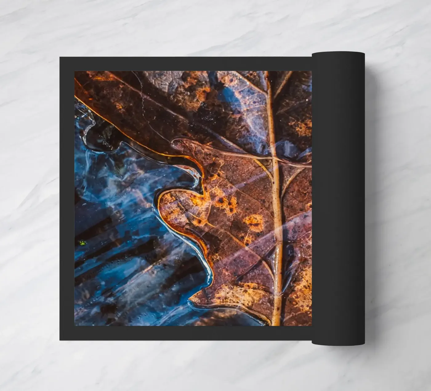 Frozen oak leaf doormat by Natur Wandbild — Orte für die Seele