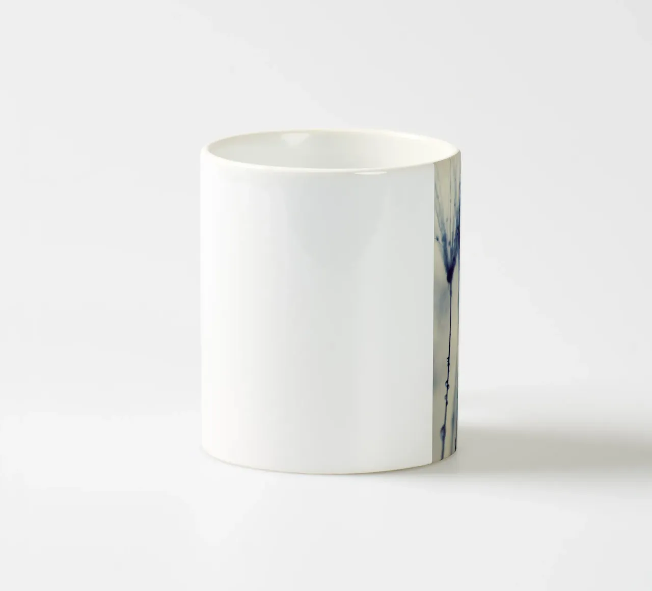 droplets of moody blues tazza in ceramica da Ingrid Beddoes