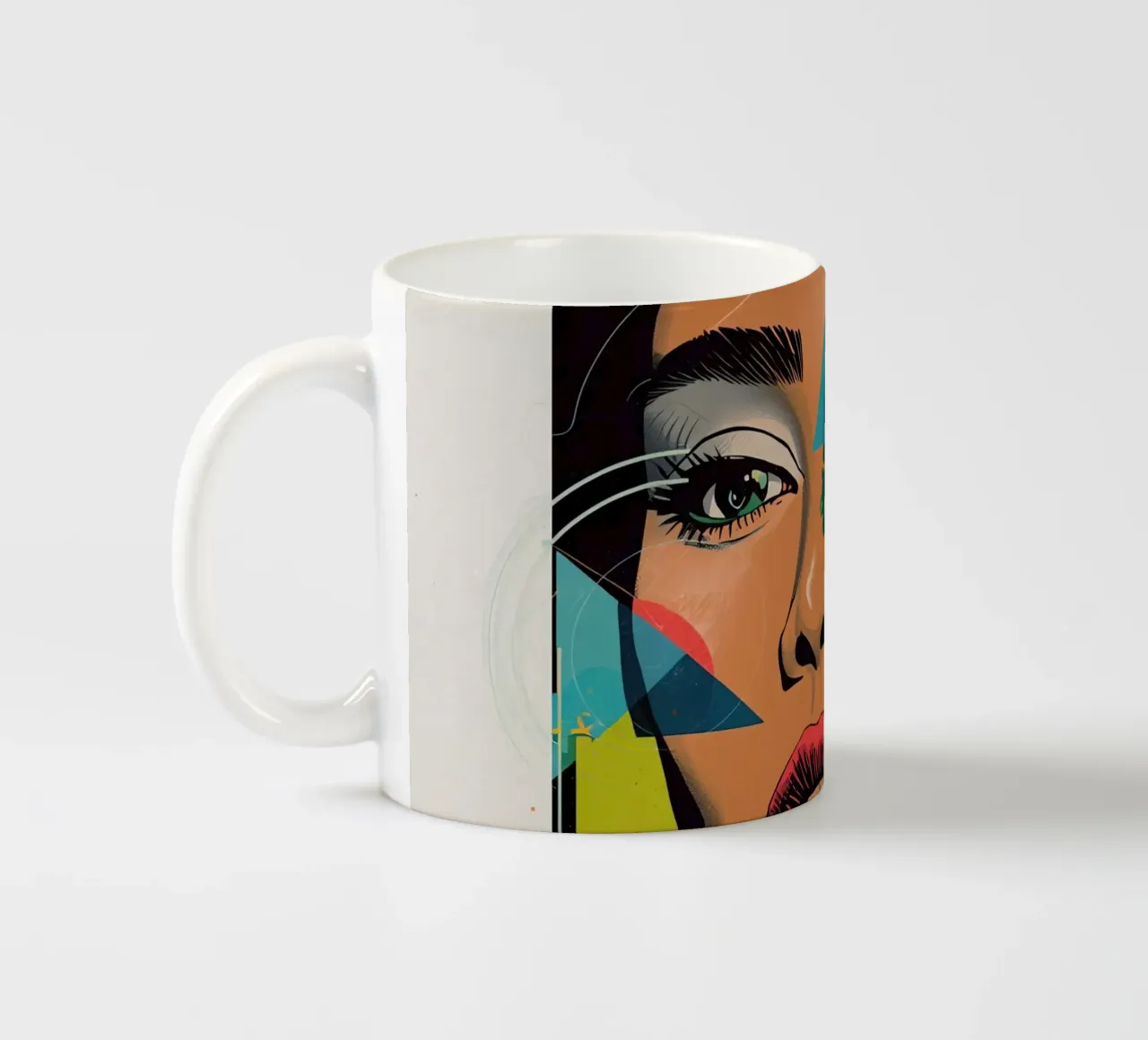 Ritratto di donna con sovrapposizioni geometriche e botaniche tazza in ceramica da DesignDoodle
