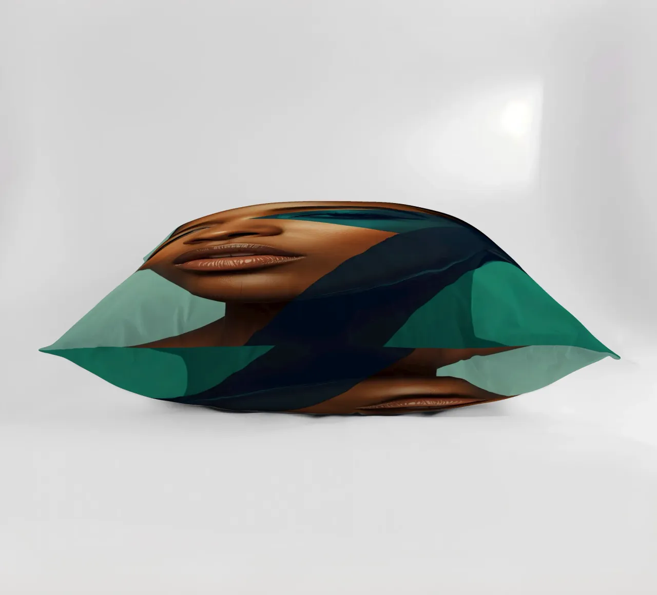 Ritratto di donna con sovrapposizioni geometriche di colori cuscino da DesignDoodle