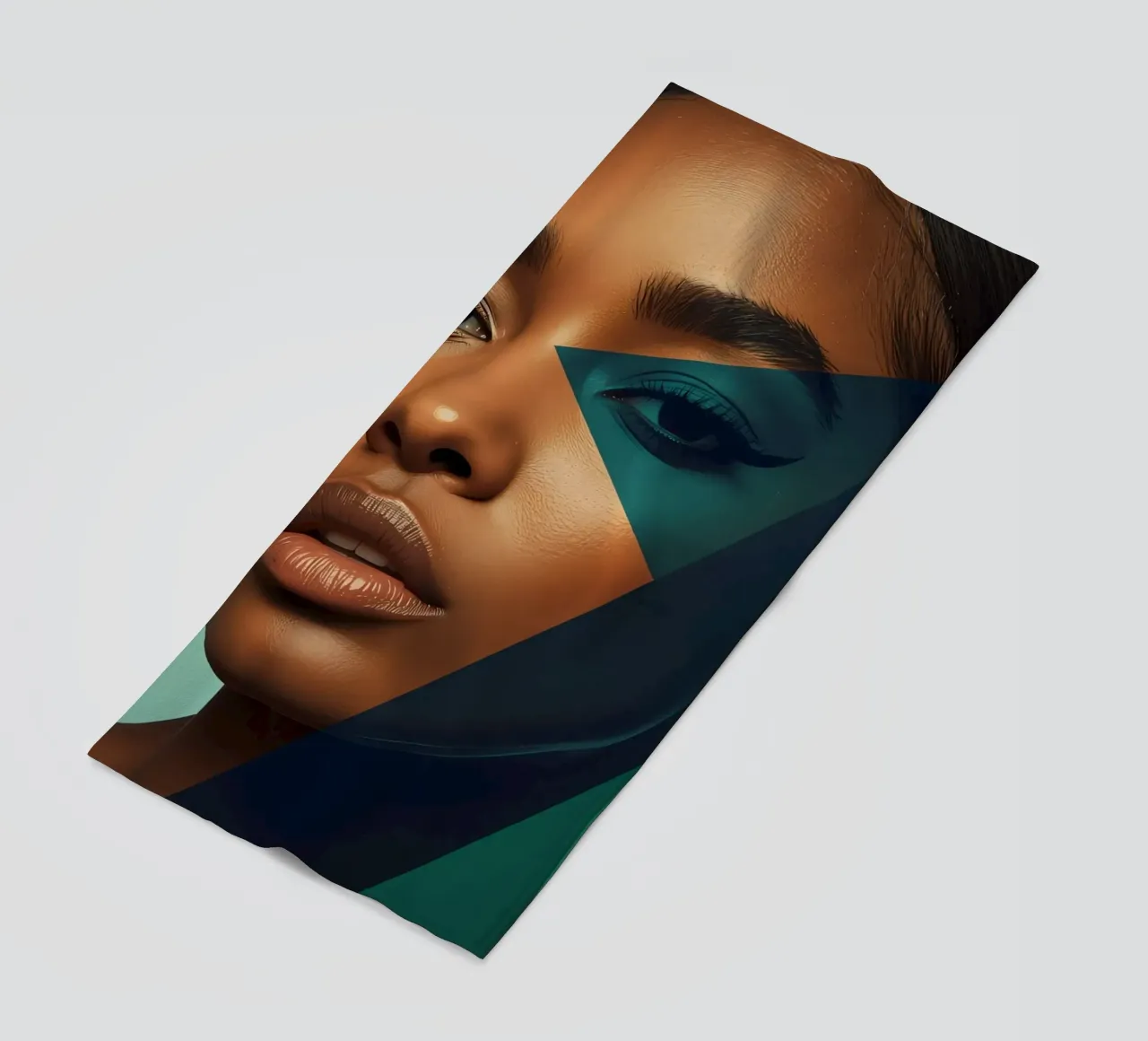 Ritratto di donna con sovrapposizioni geometriche di colori telo mare da DesignDoodle