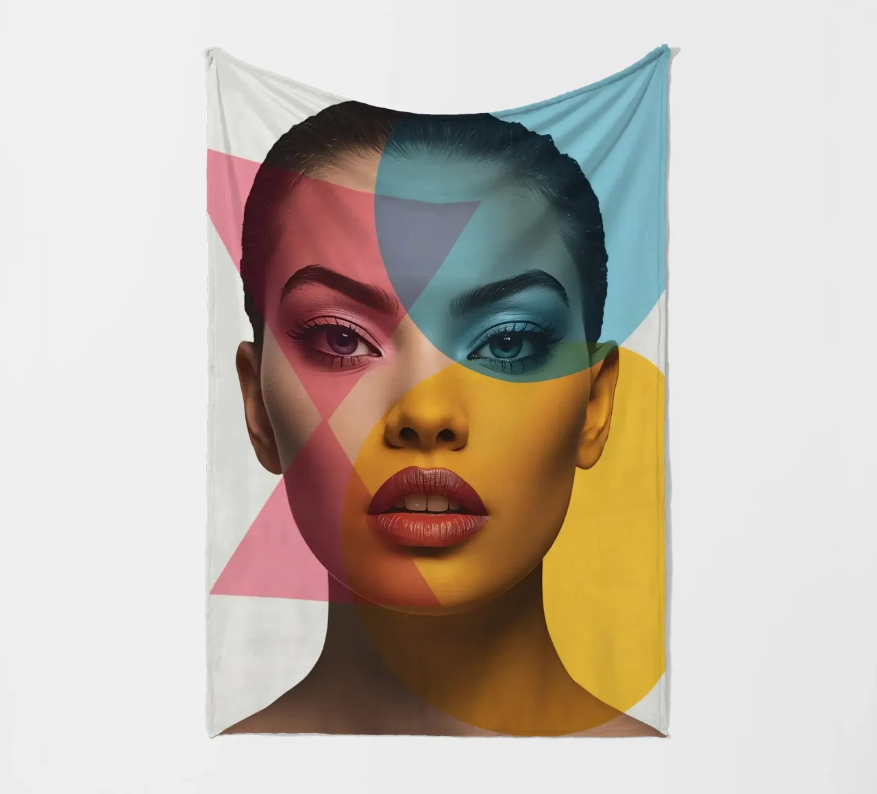 Ritratto di donna con forme geometriche e colori vivaci coperta in pile da DesignDoodle