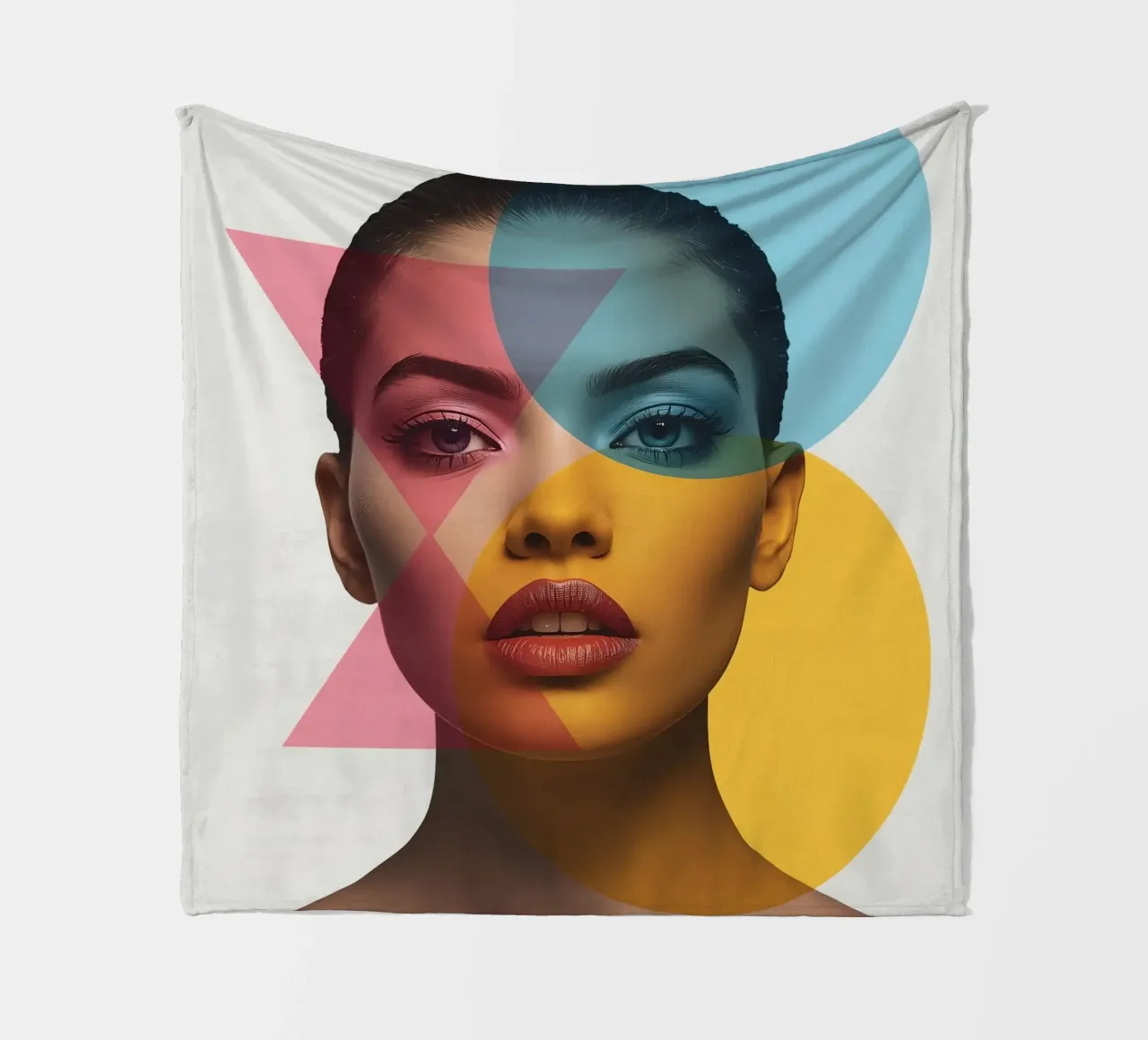 Ritratto di donna con forme geometriche e colori vivaci coperta in pile da DesignDoodle