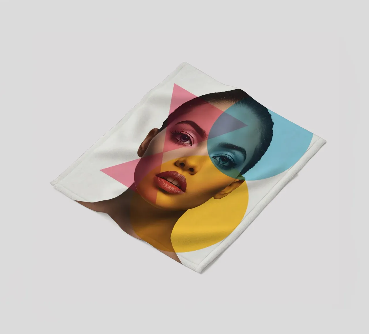 Ritratto di donna con forme geometriche e colori vivaci coperta in pile da DesignDoodle