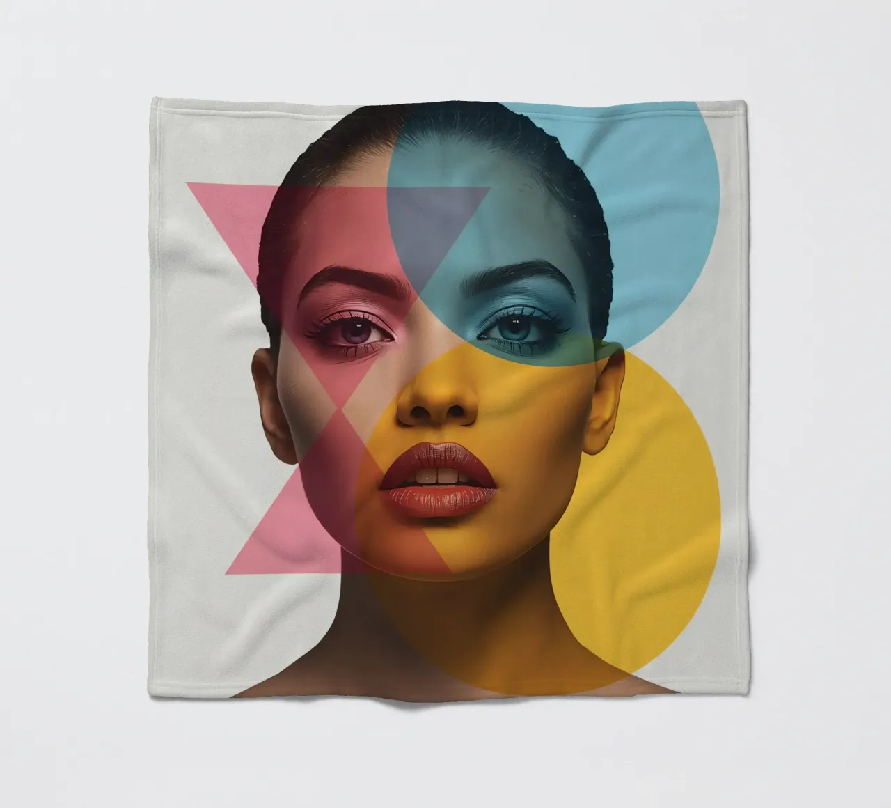Ritratto di donna con forme geometriche e colori vivaci coperta in pile da DesignDoodle