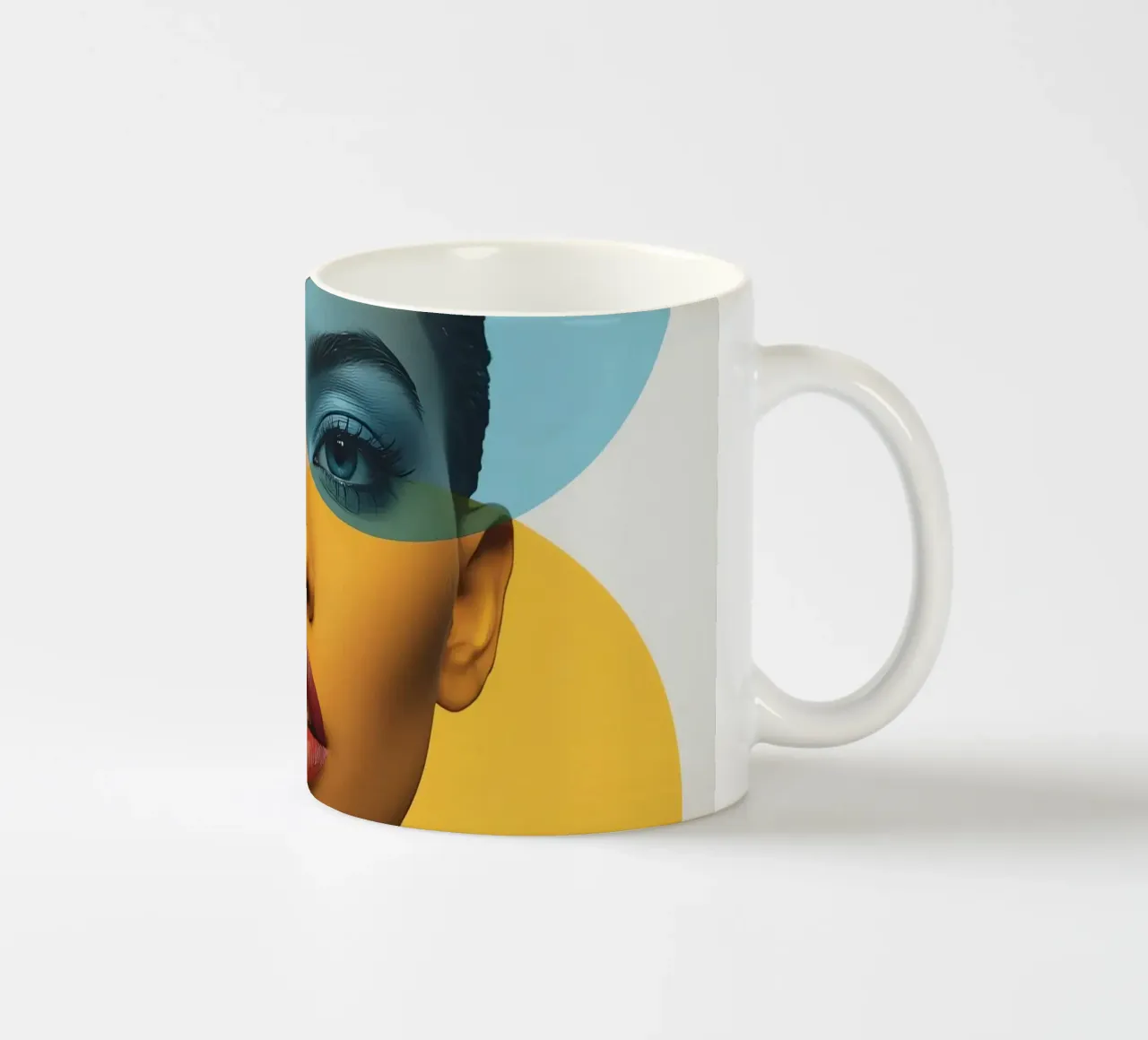Ritratto di donna con forme geometriche e colori vivaci tazza in ceramica da DesignDoodle