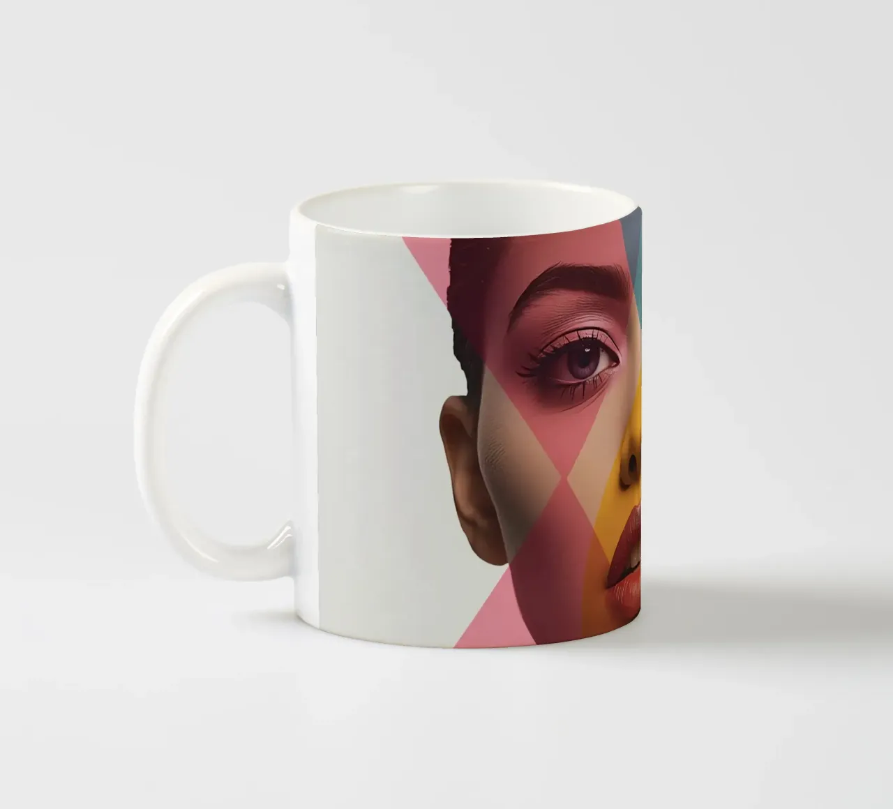 Ritratto di donna con forme geometriche e colori vivaci tazza in ceramica da DesignDoodle