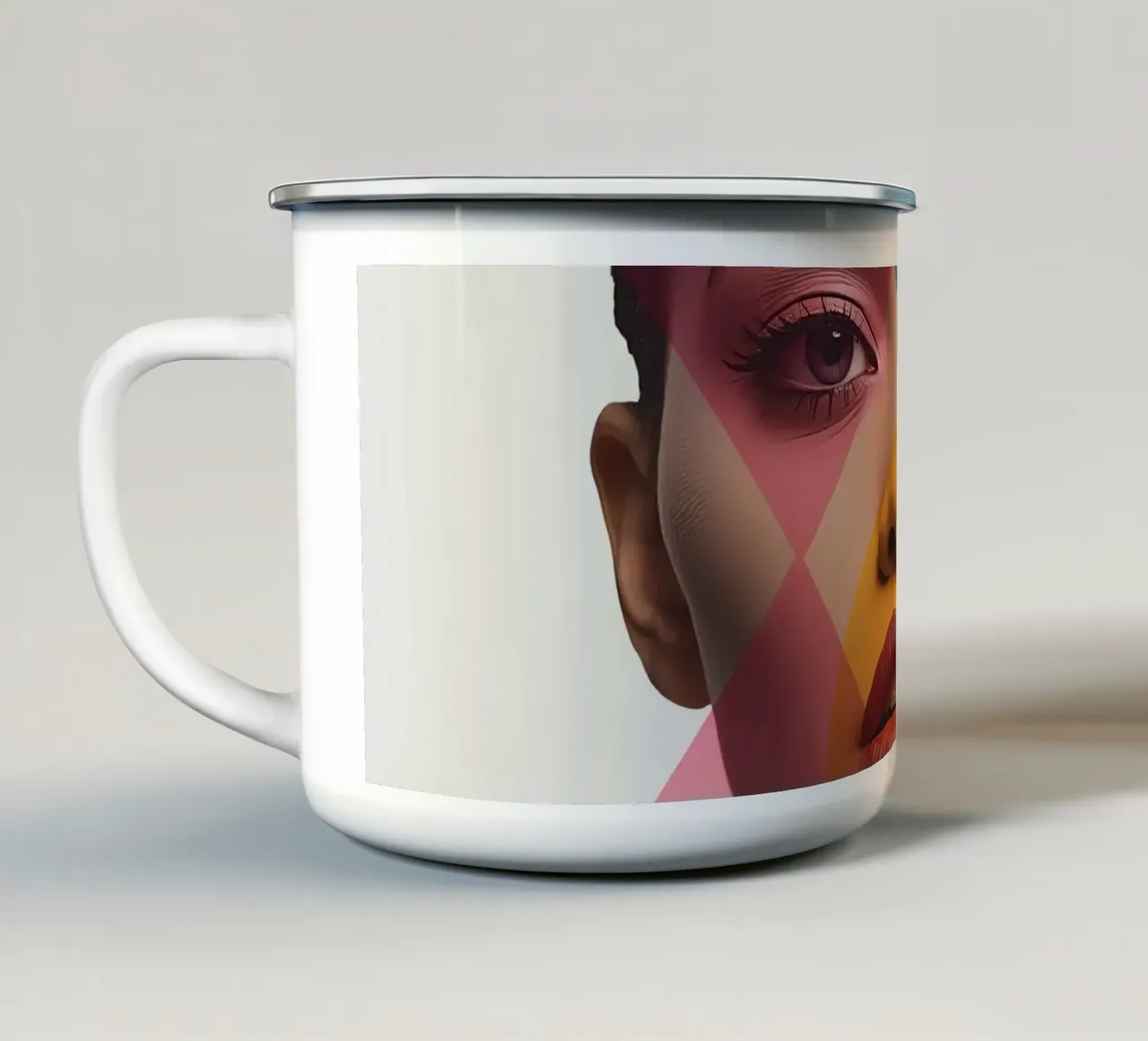 Ritratto di donna con forme geometriche e colori vivaci tazza in smalto da DesignDoodle