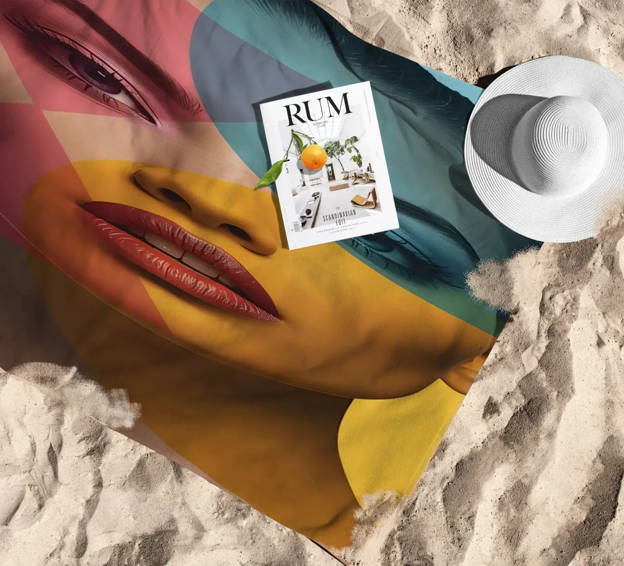 Ritratto di donna con forme geometriche e colori vivaci telo mare da DesignDoodle