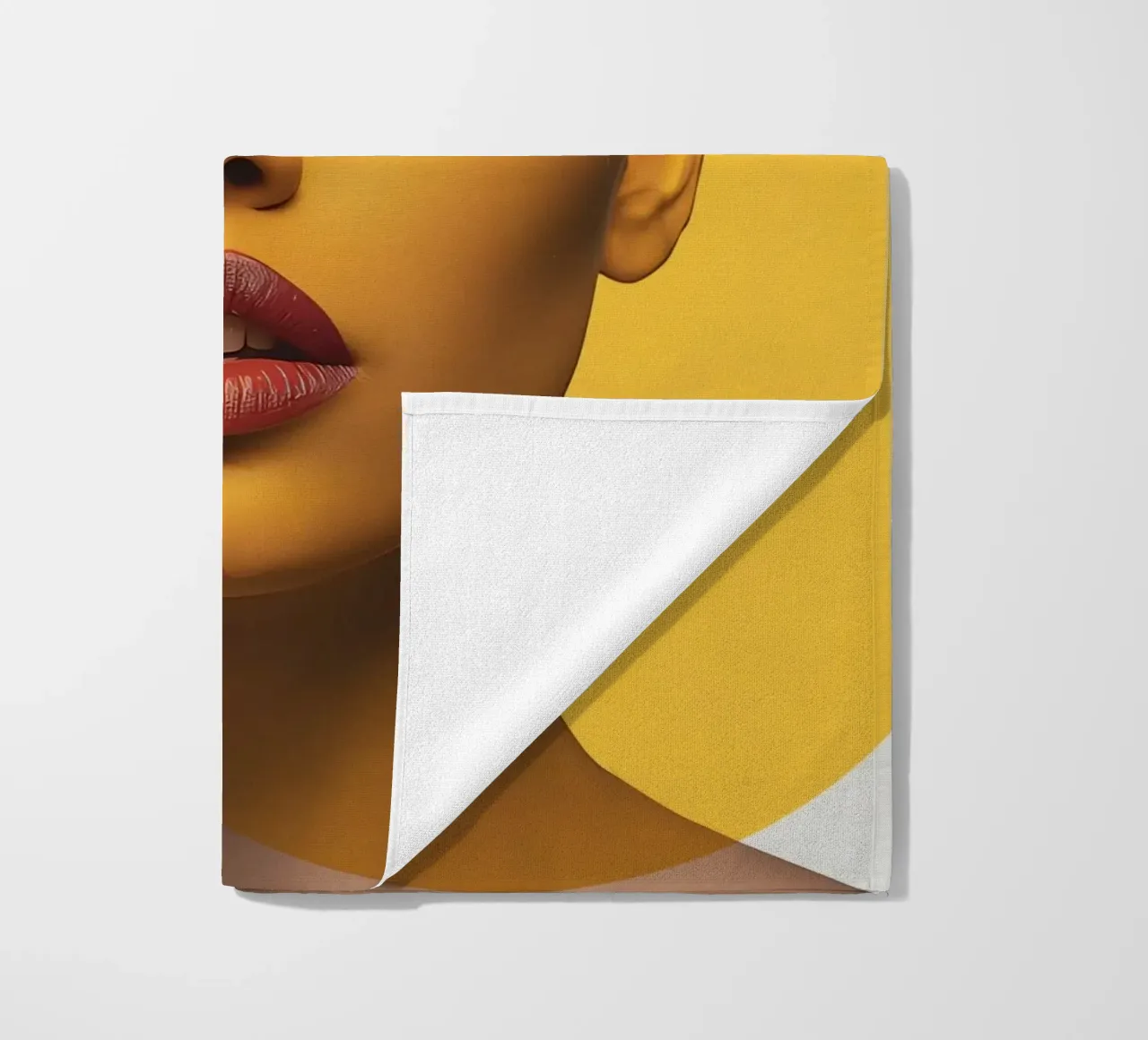 Ritratto di donna con forme geometriche e colori vivaci telo mare da DesignDoodle