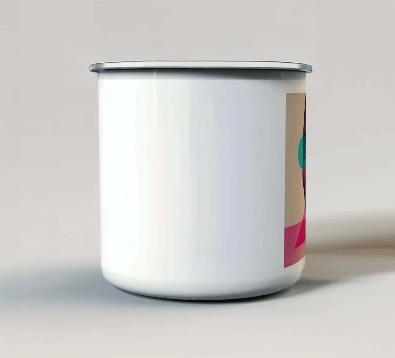Ritratto di donna con pelle rosa e forma geometrica sovrapposta tazza in smalto da DesignDoodle