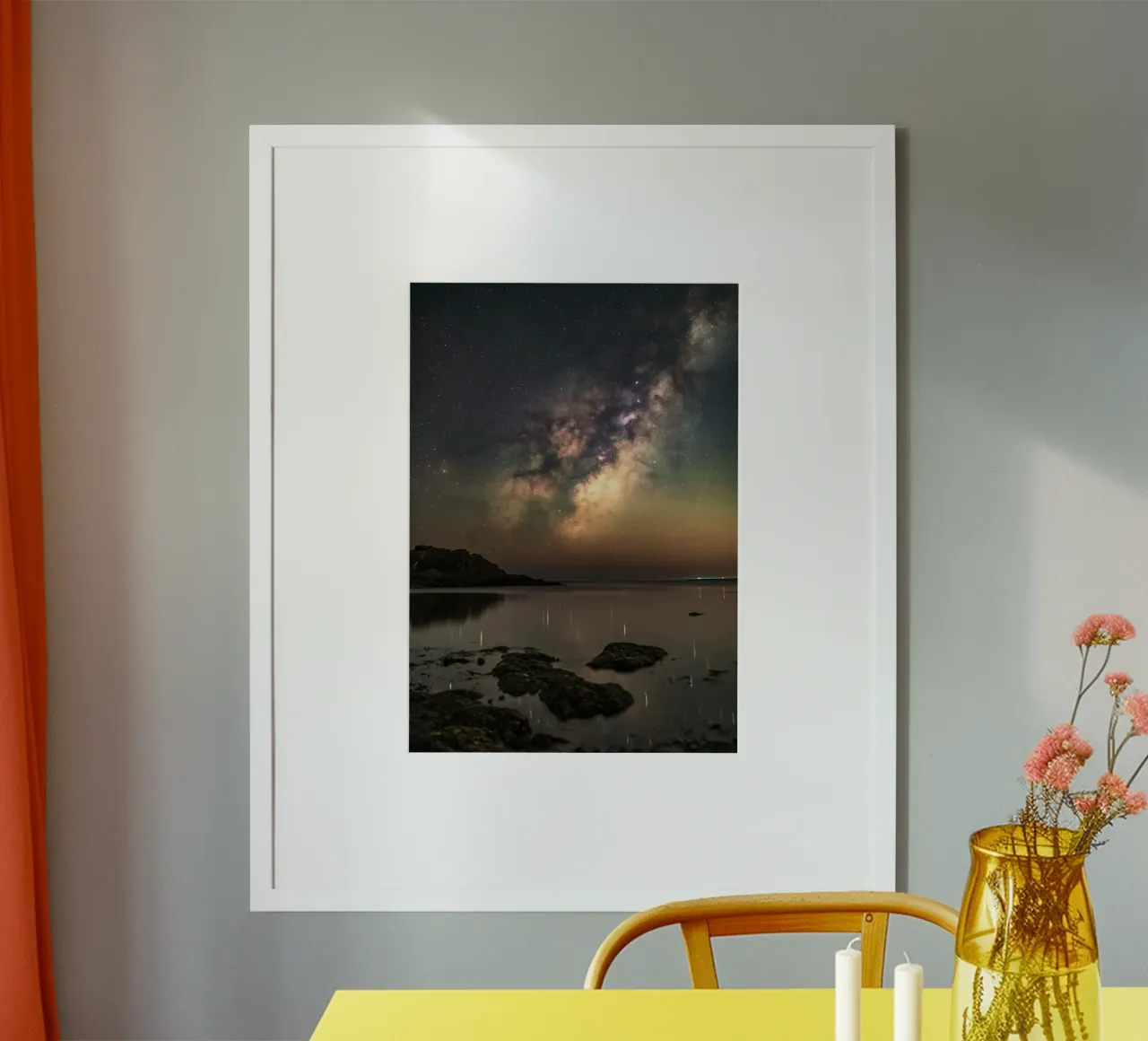 cielo notturno via lattea poster con telaio in legno da Earthly Visions