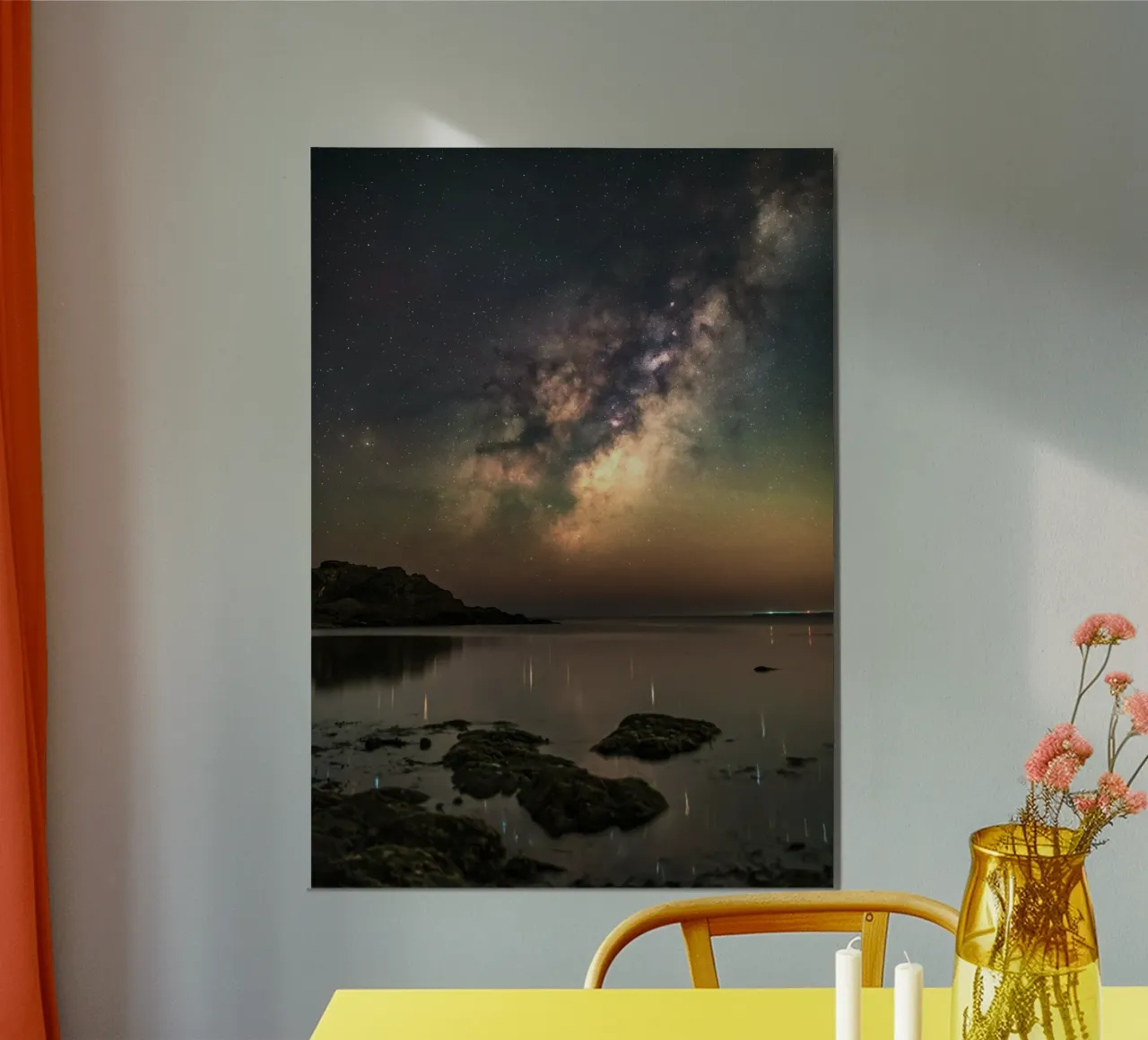 cielo notturno via lattea poster con telaio in legno da Earthly Visions