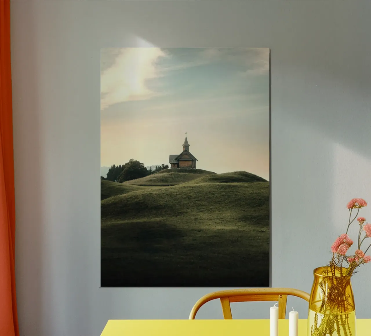 collina della cappella poster con telaio in alluminio da Earthly Visions