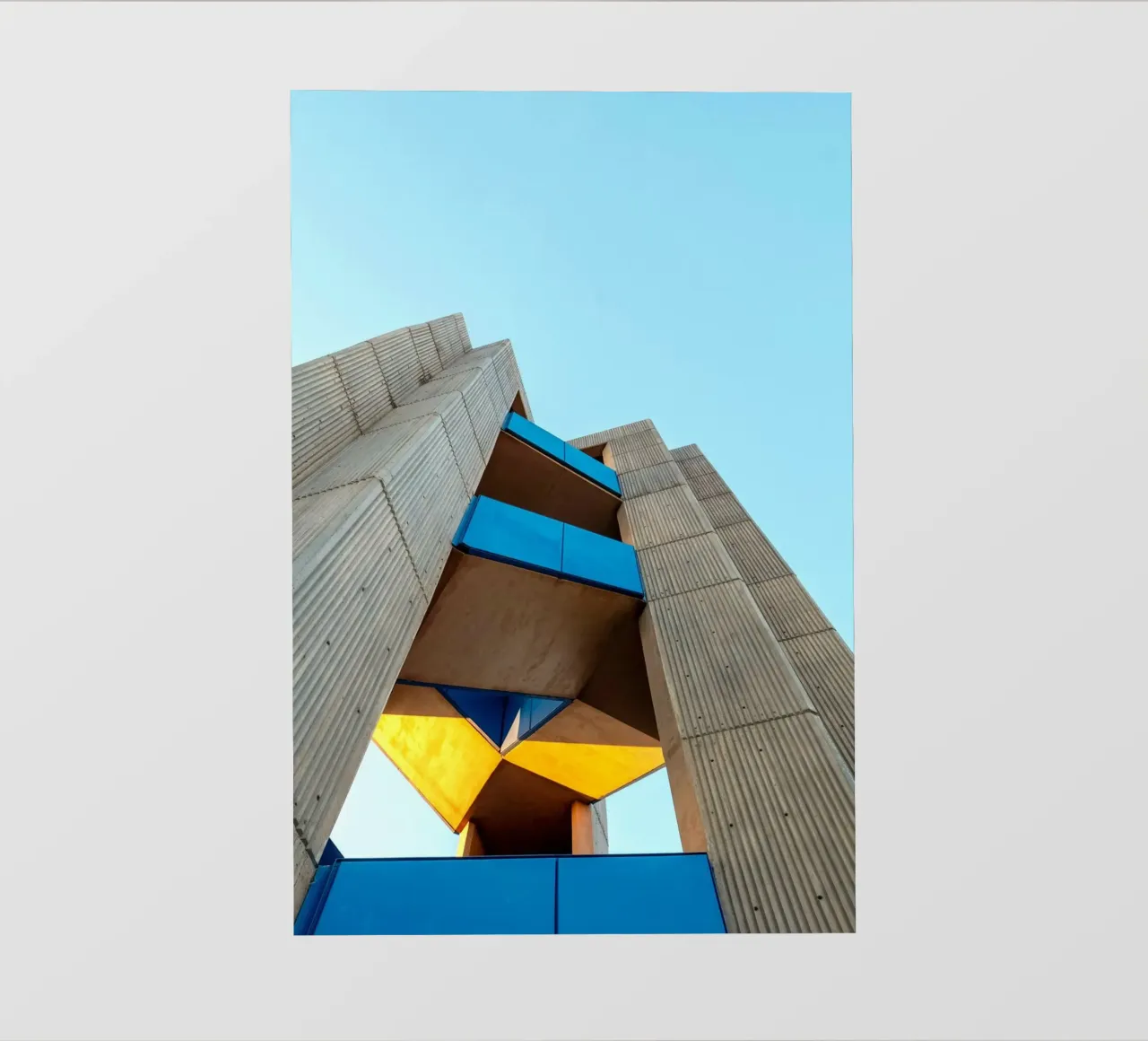 edificio di architettura moderna telo in pvc da Earthly Visions