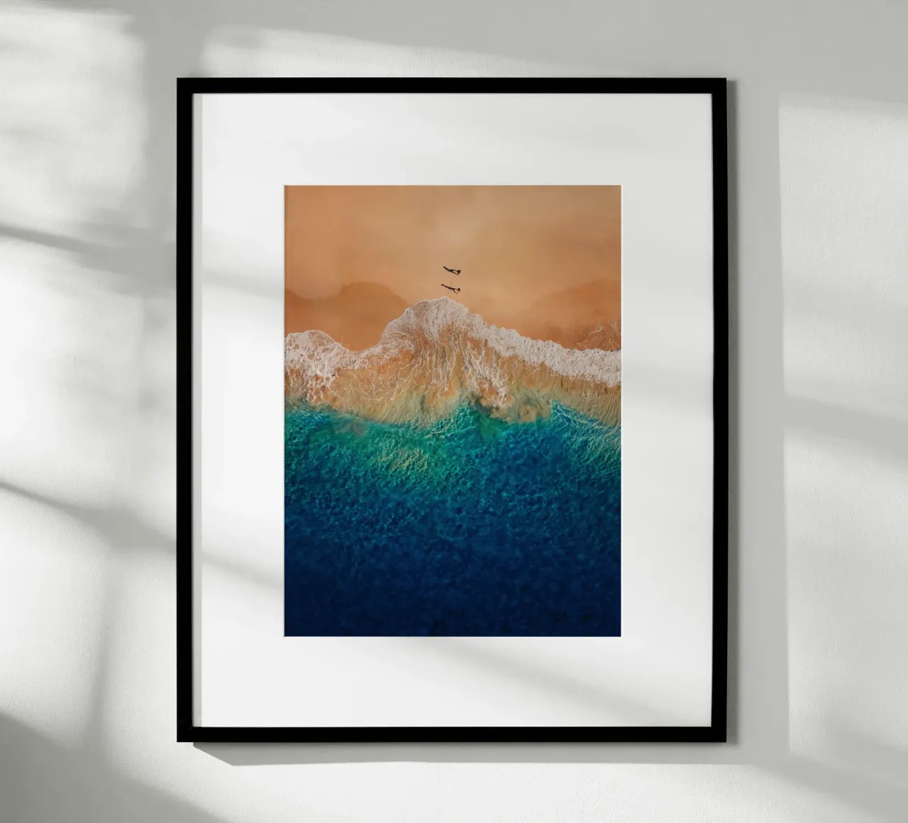 spiaggia oceano poster con telaio in plastica da Earthly Visions