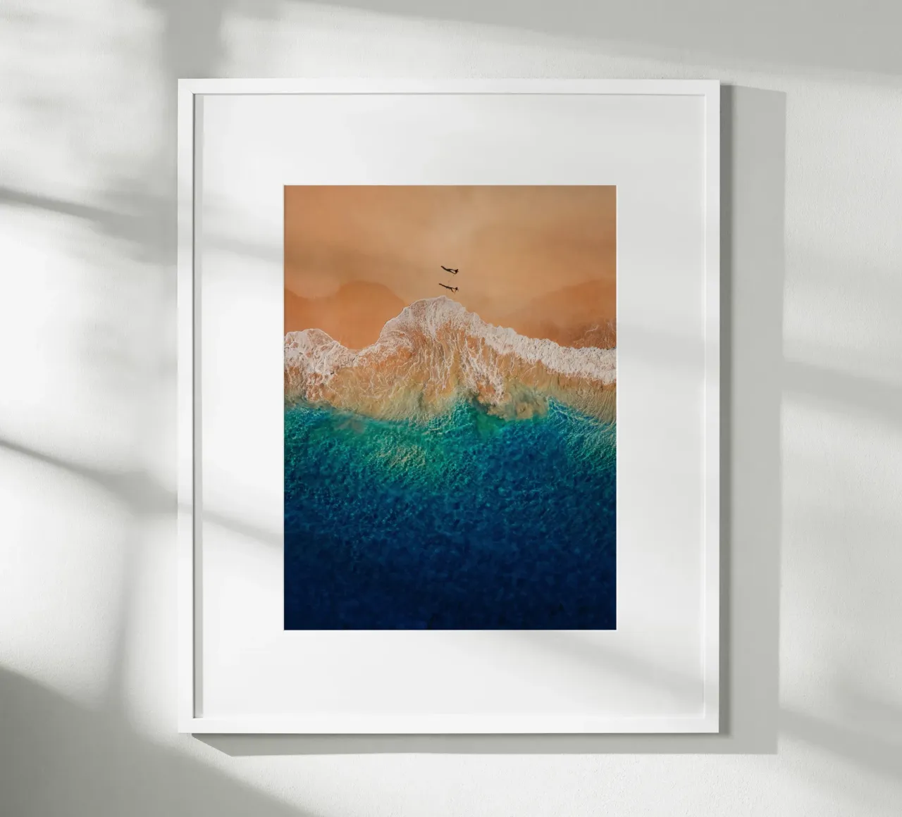 spiaggia oceano poster con telaio in plastica da Earthly Visions