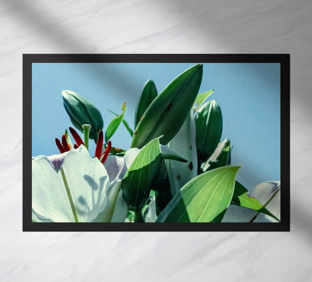 fiori bianchi gigli zerbino da Earthly Visions