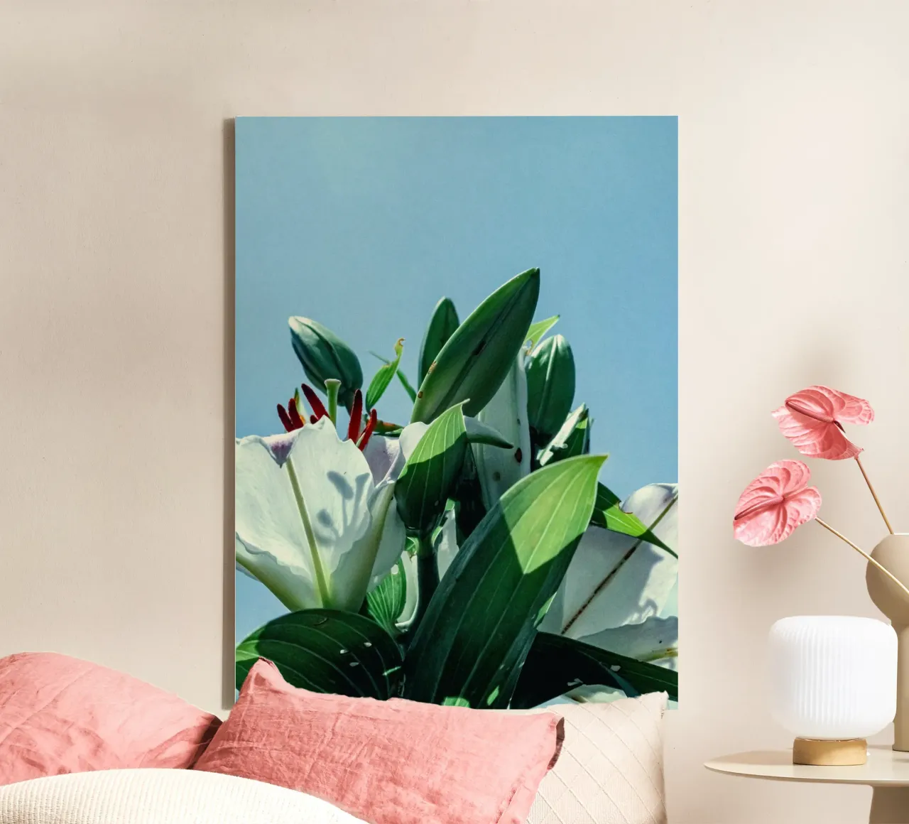 fiori bianchi gigli tela con Cornice a cassetta da Earthly Visions