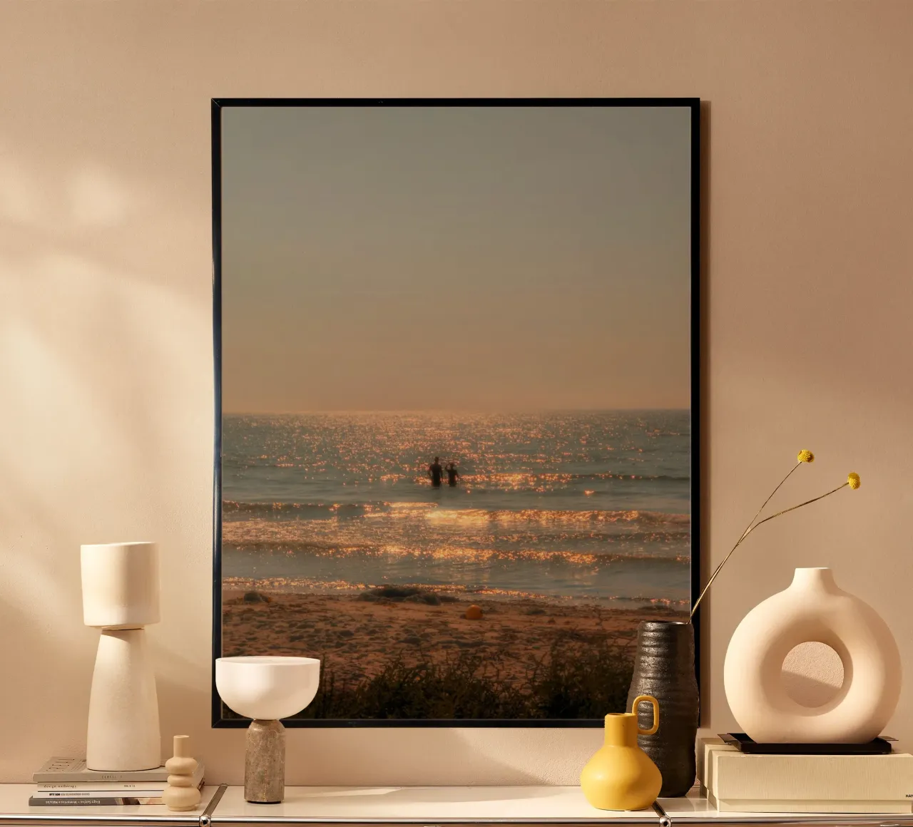 spiaggia oceano poster con telaio in alluminio da Earthly Visions