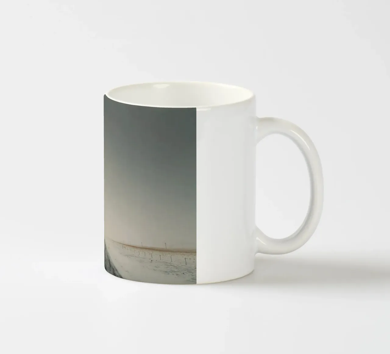 neve su strada tazza in ceramica da Earthly Visions