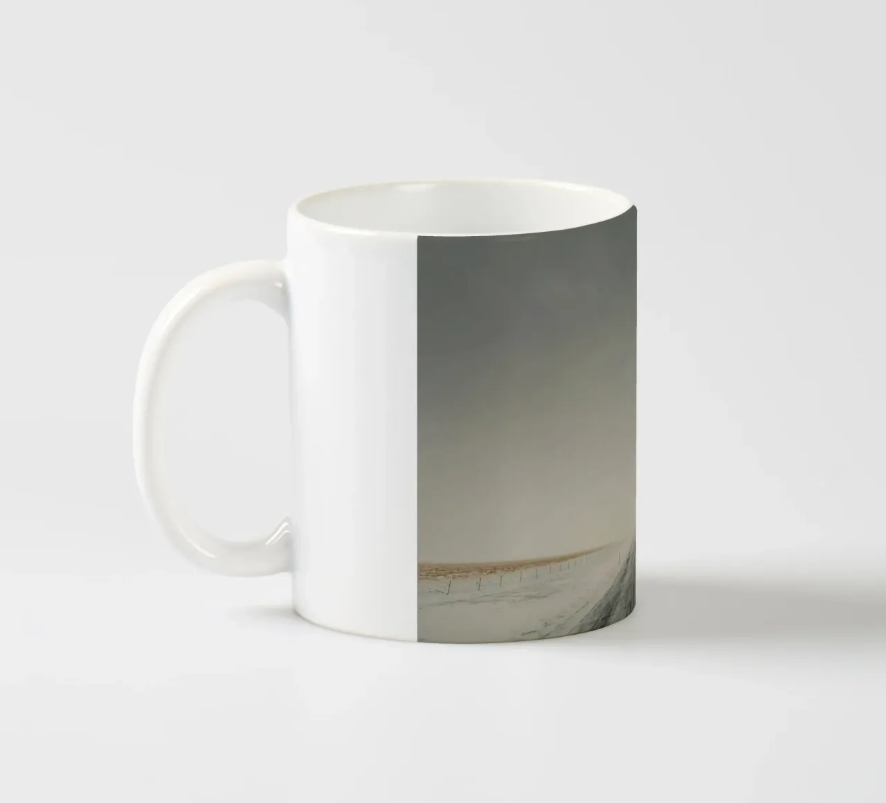 neve su strada tazza in ceramica da Earthly Visions