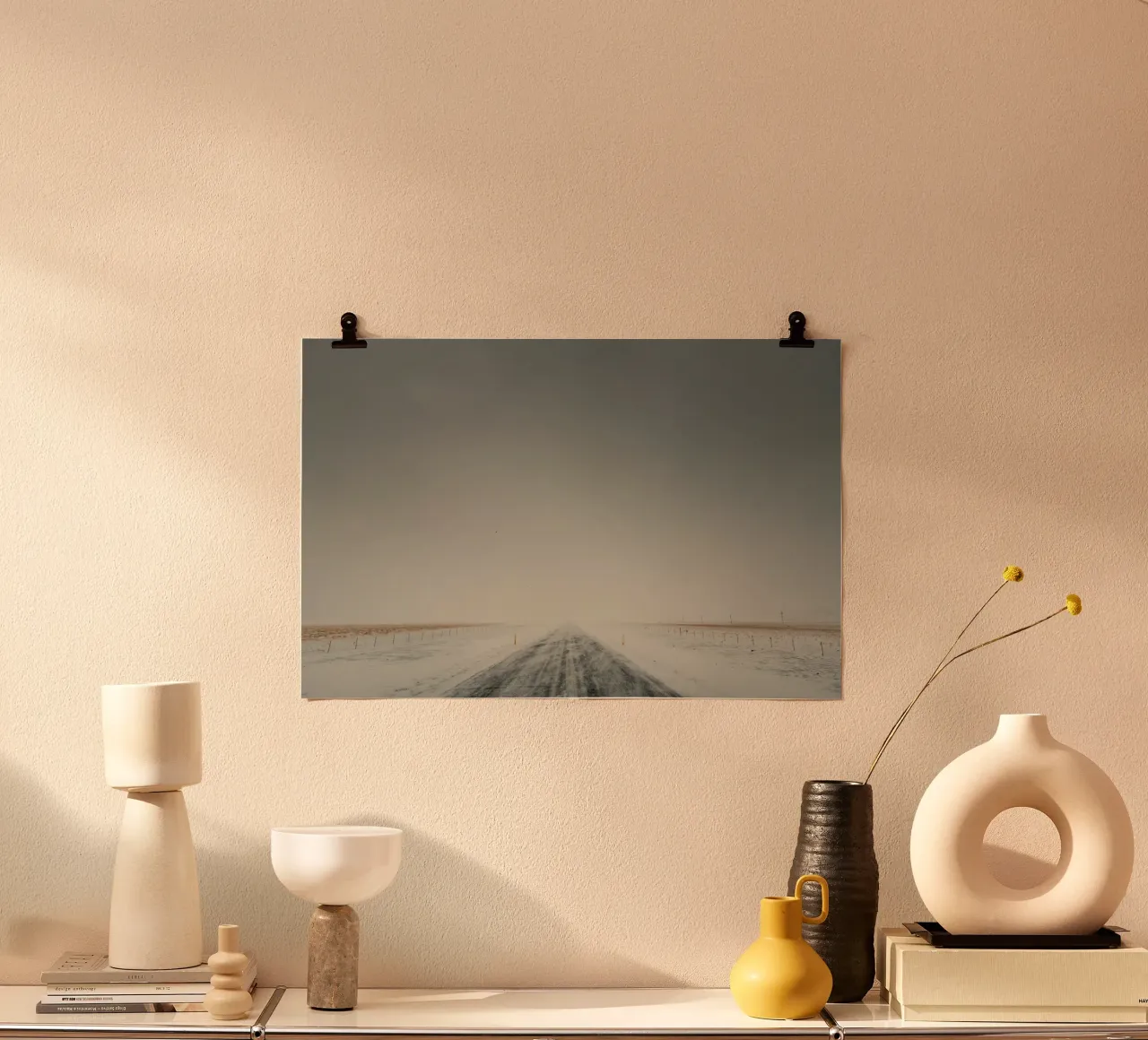 neve su strada poster con telaio in plastica da Earthly Visions