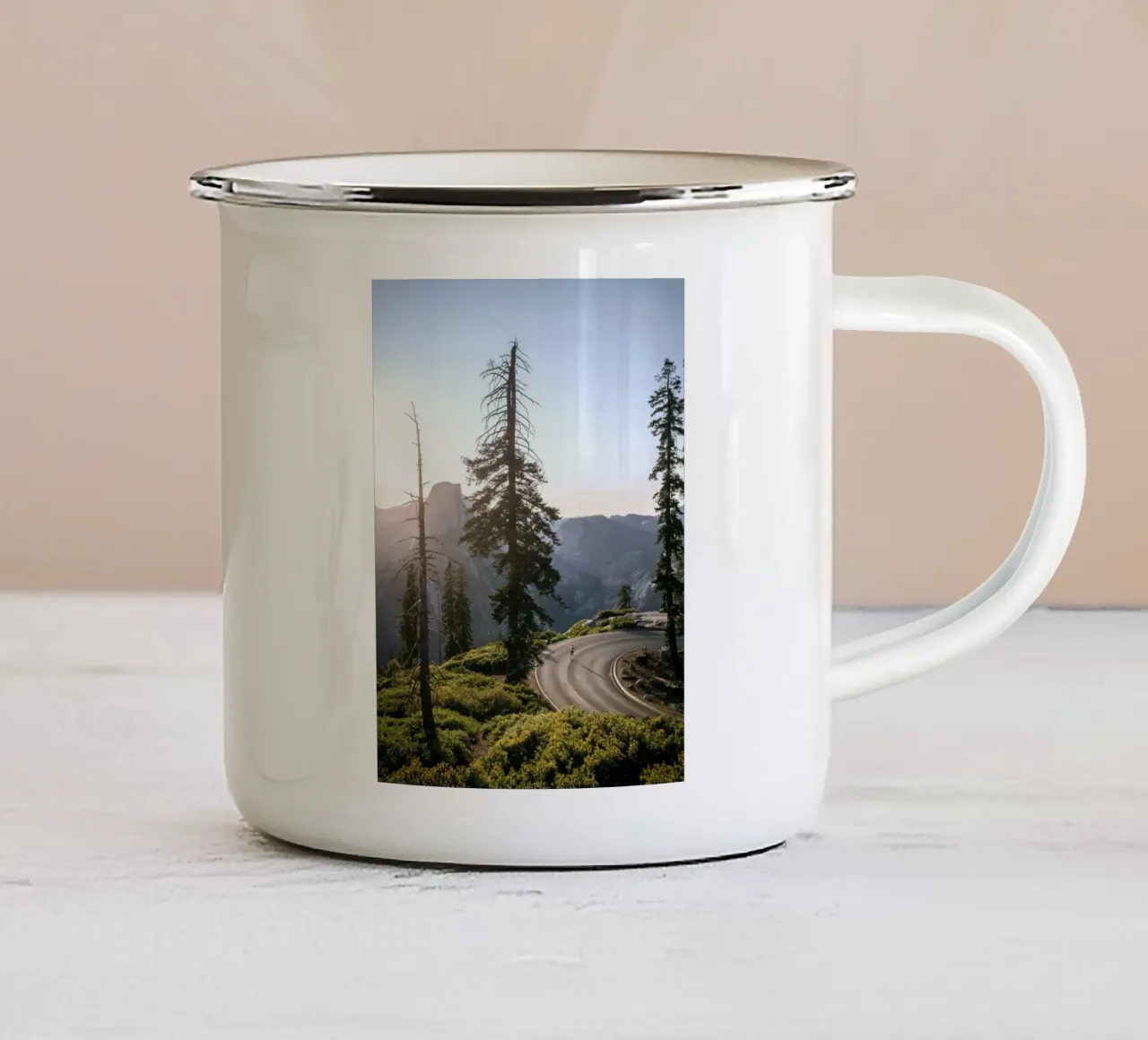 pini di montagna tazza in smalto da Earthly Visions