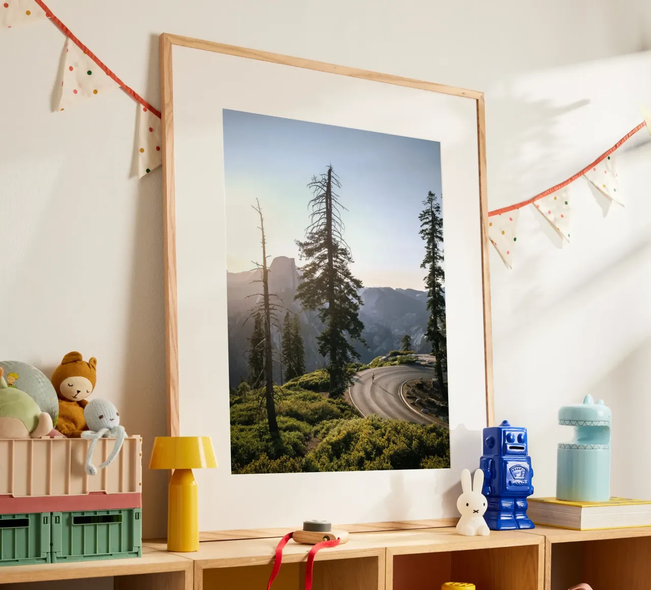 pini di montagna poster con telaio in alluminio da Earthly Visions
