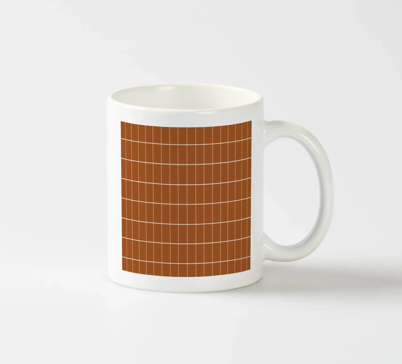 Griglia geometrica marrone tazza in ceramica da Little Dean