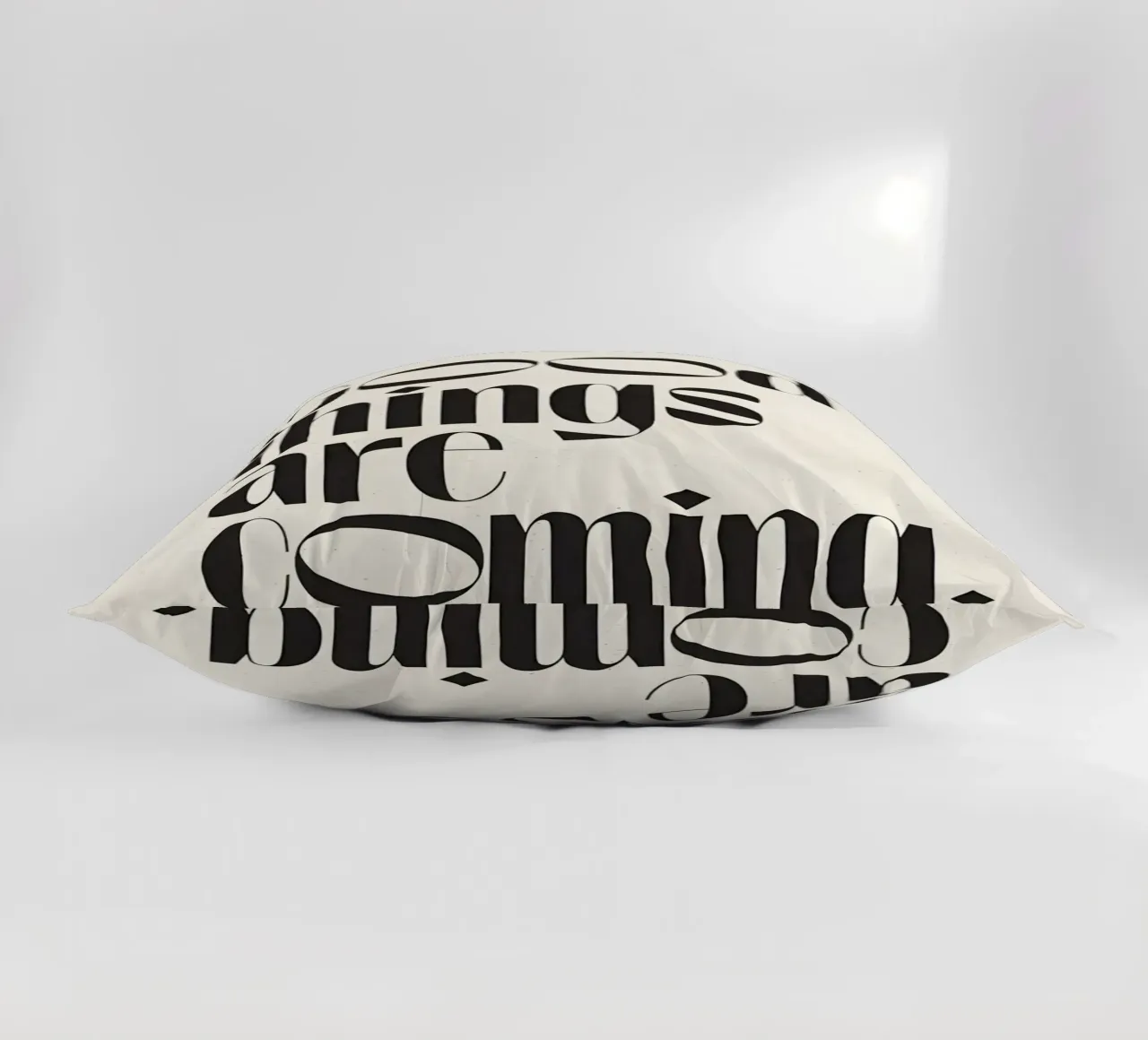 Good things are coming. cuscino da Type & Tape