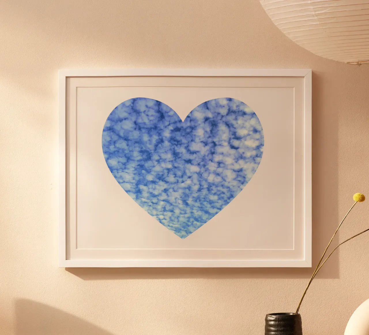 Herz aus Wolken (The sky is my favorite color) poster con telaio in legno da Frida + frei