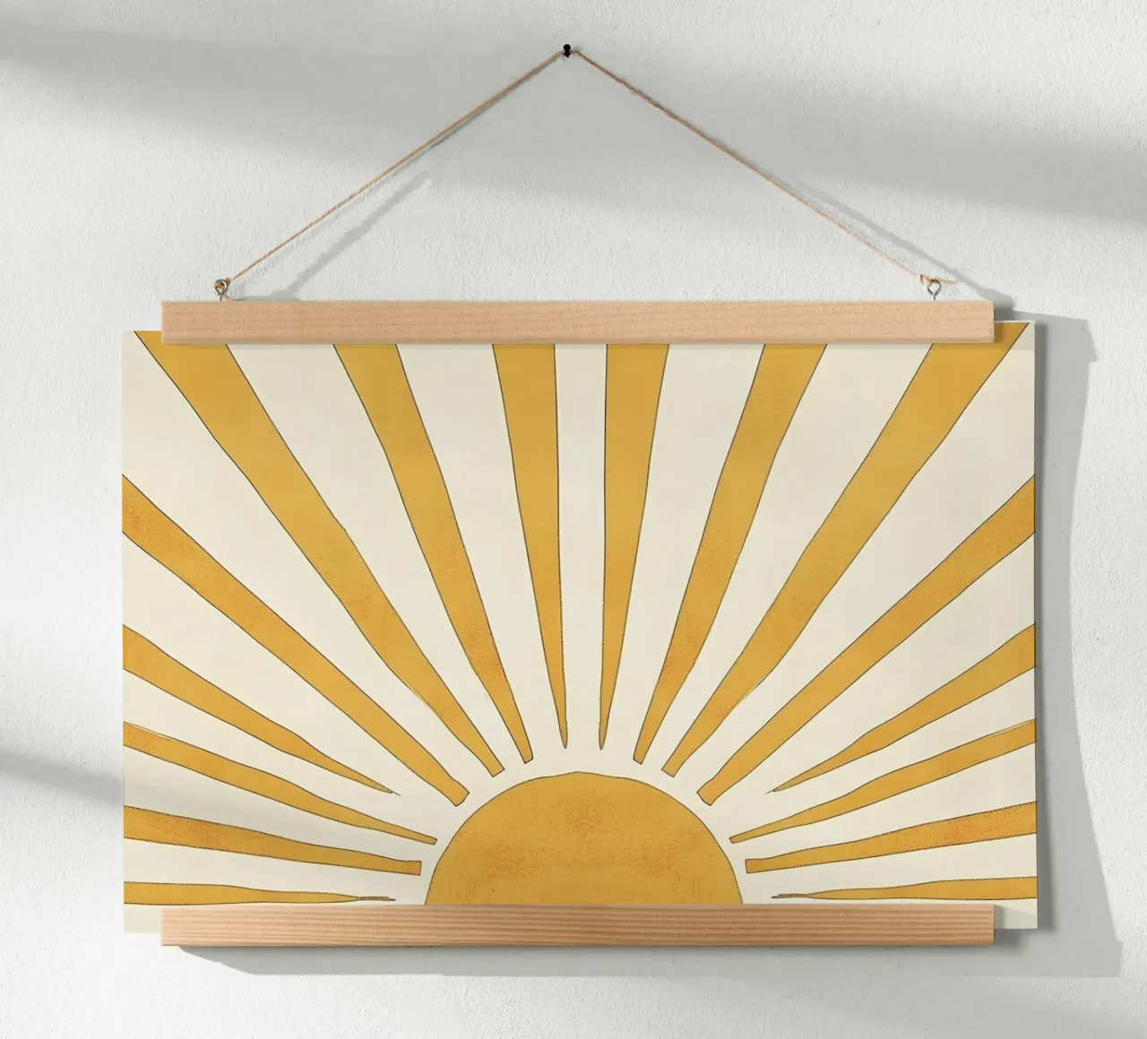 Raggi di sole, sole che fa capolino all'orizzonte, arte dell'alba poster con telaio in plastica da Vibrant Vintage Prints