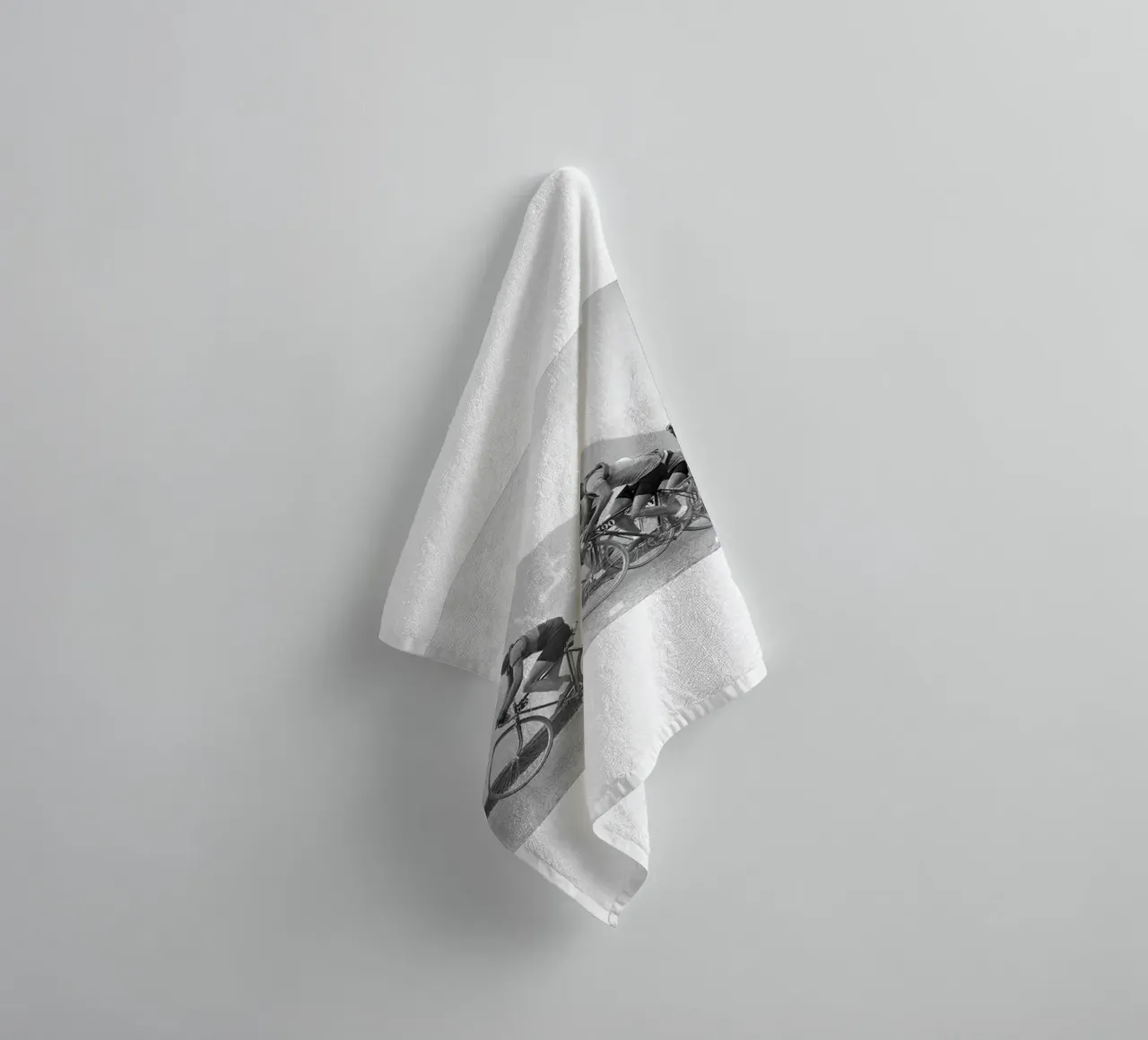 Gara Peleton 1950 Vecchio Bw asciugamano da bagno da SPECIAL SHOP GENTHO UK