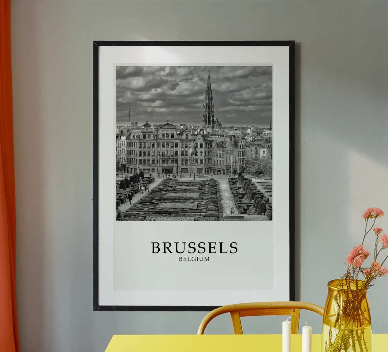 Bruxelles Belgio, paesaggio urbano in scala di grigi poster con telaio in plastica da Charnwood Prints