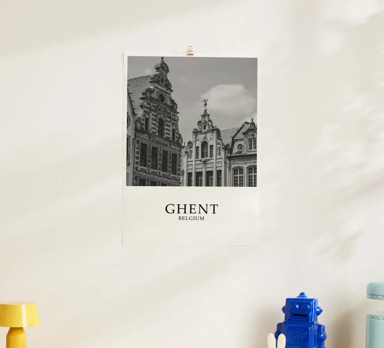 Gand Belgio Architettura Scena in scala di grigi poster con telaio in legno da Charnwood Prints