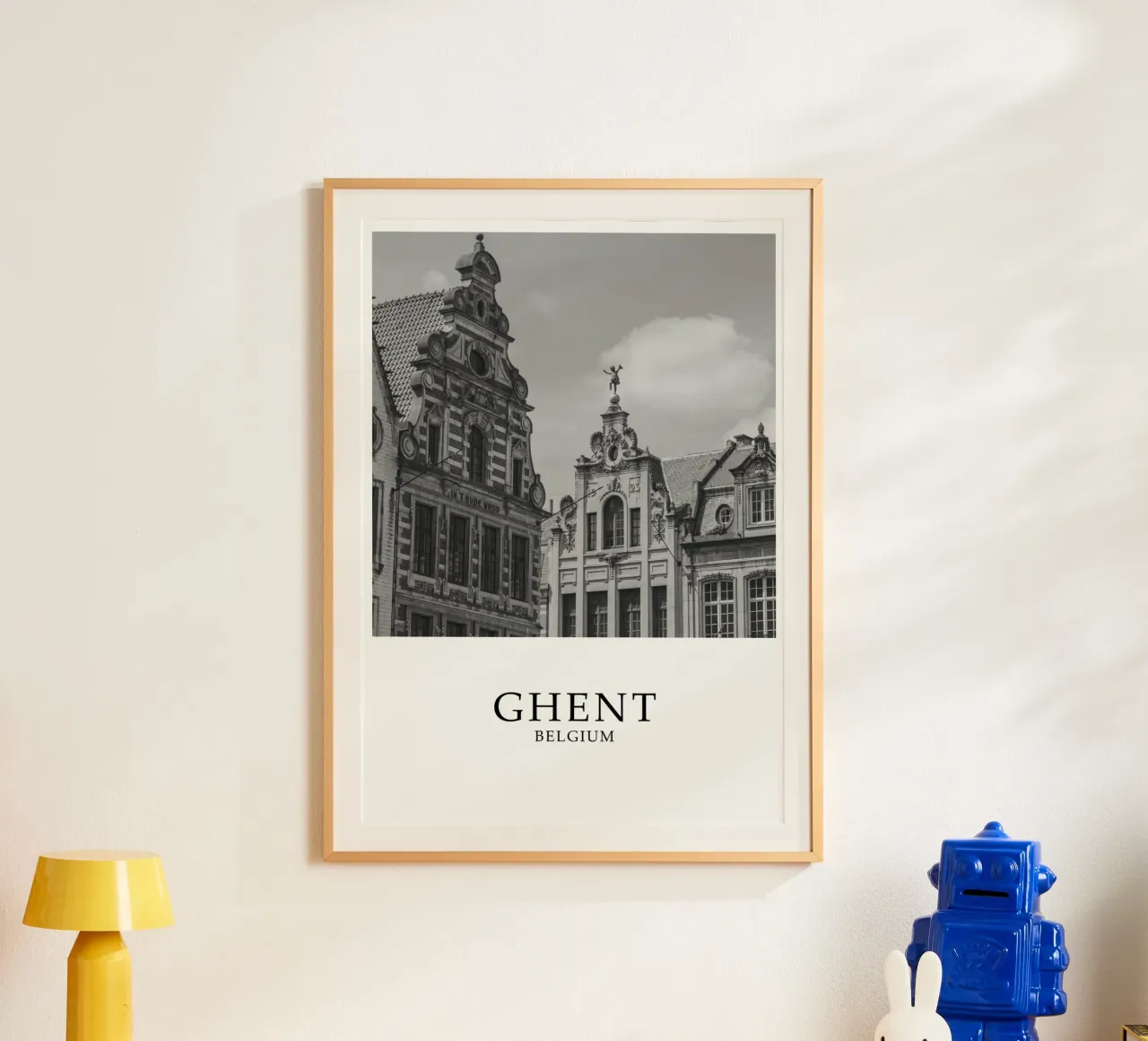 Gand Belgio Architettura Scena in scala di grigi poster con telaio in legno da Charnwood Prints